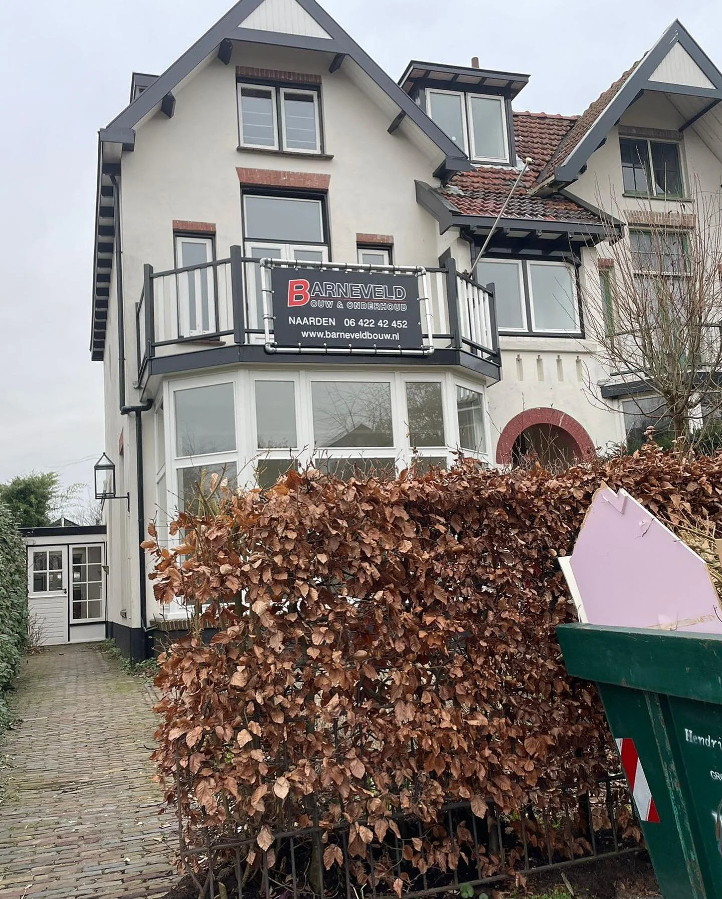 We zijn het nieuwe jaar lekker begonnen.. Heb jij onze borden al gezien in Naarden, Bussum, Ankeveen en Laren? 

#aannemer #barneveldbouw #uitbouw #verbouwen #mooieprojecten #naarden #bussum #laren #ankeveen