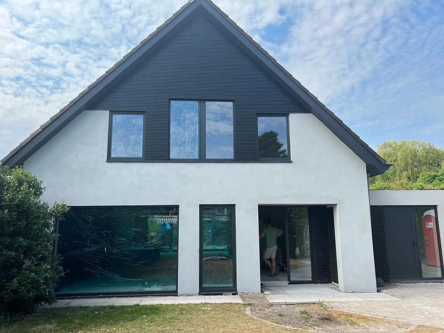 Nog wat laatste (fase) foto&rsquo;s van deze mooie woning in een heerlijke en rustige wijk! #samenbouwen #hetgooi #verbouwen #interieur #hoi #whiteandblack #duurzaam #designstairs #space #almostthere