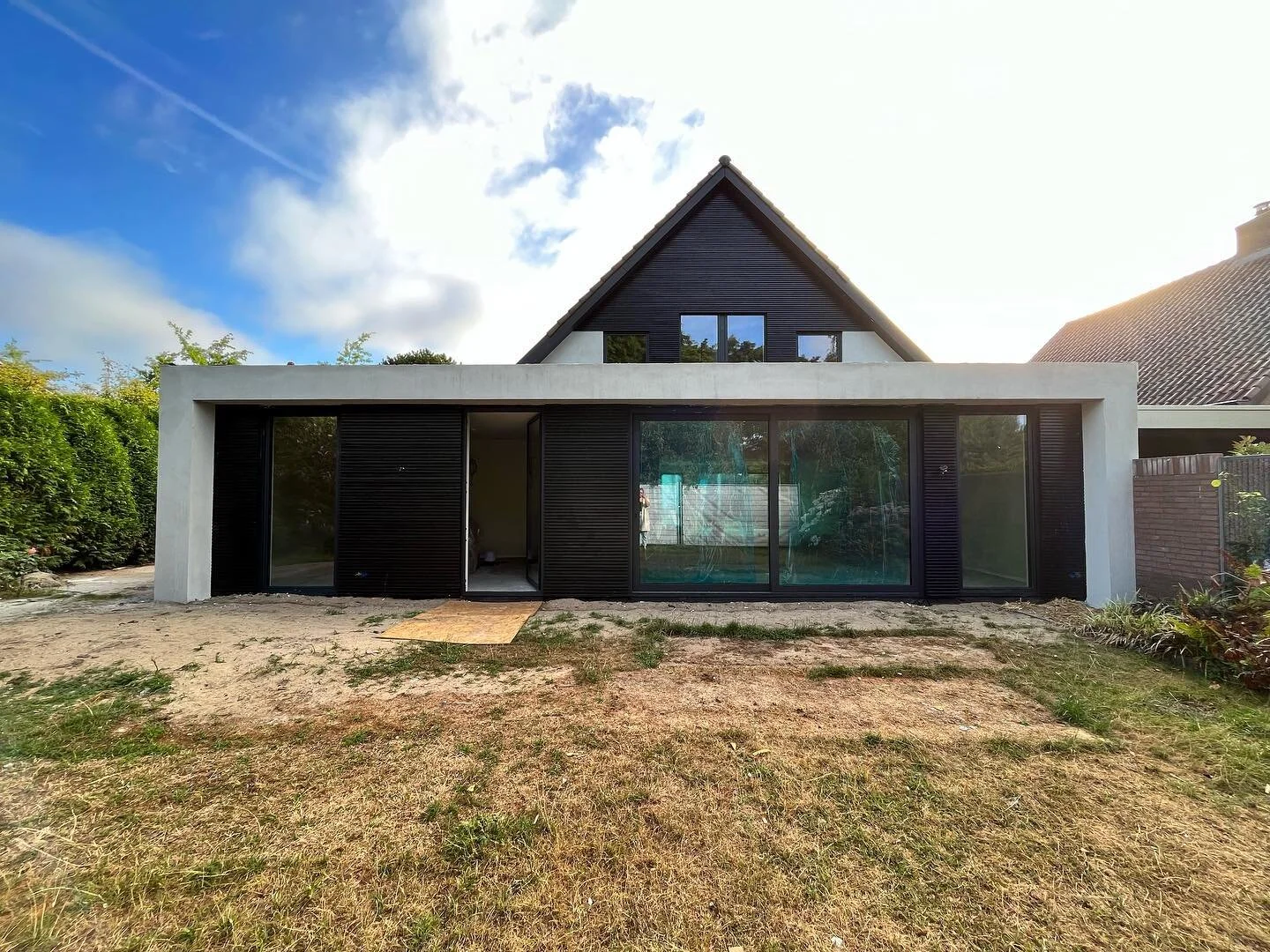 No filter needed! Het eind resultaat van het huis is er bijna.. Alleen nog de puntjes op de i #verbouwen #uitbouw #uitbouwen #aluminium #puien #stucadoorswerk #houtengevelbekleding #naarden #bussum #barneveldbouw