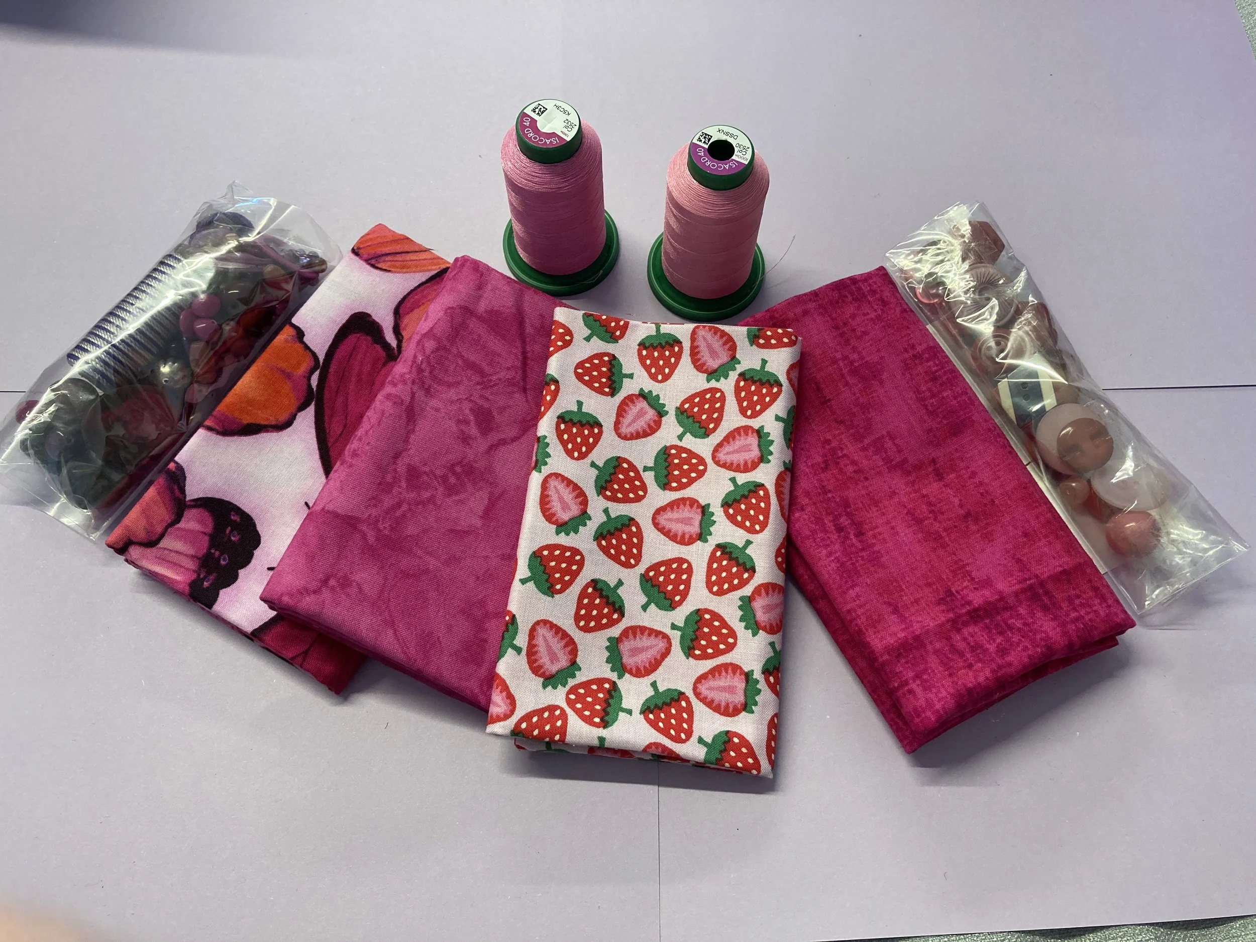 The Pink Collection Box  4x Fat quarters Plus