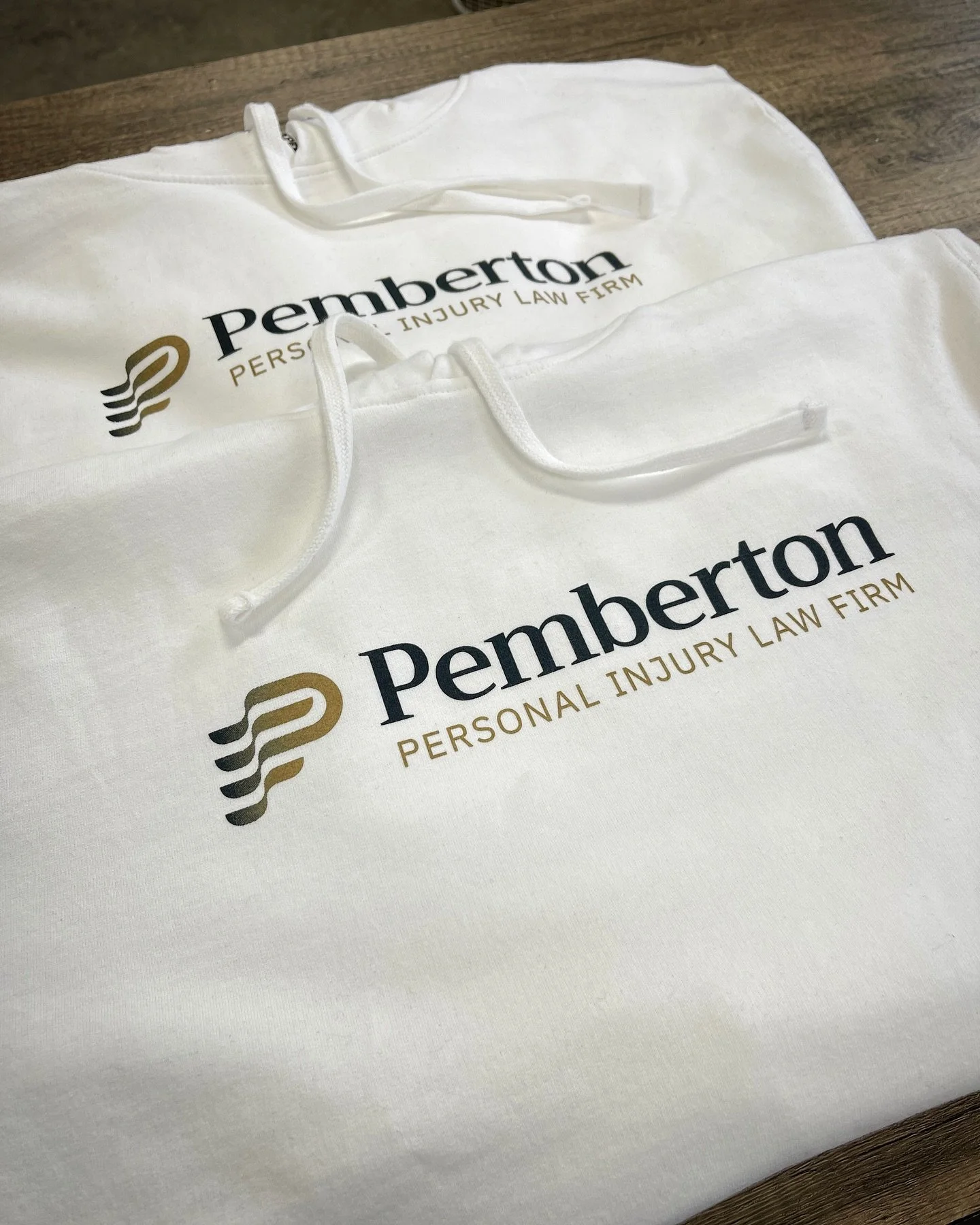 Logo fades so clean, you&rsquo;d think it came from a barber shop💈 @pembertonpersonalinjury
#screenprinting #properprints #sewproper #properthread