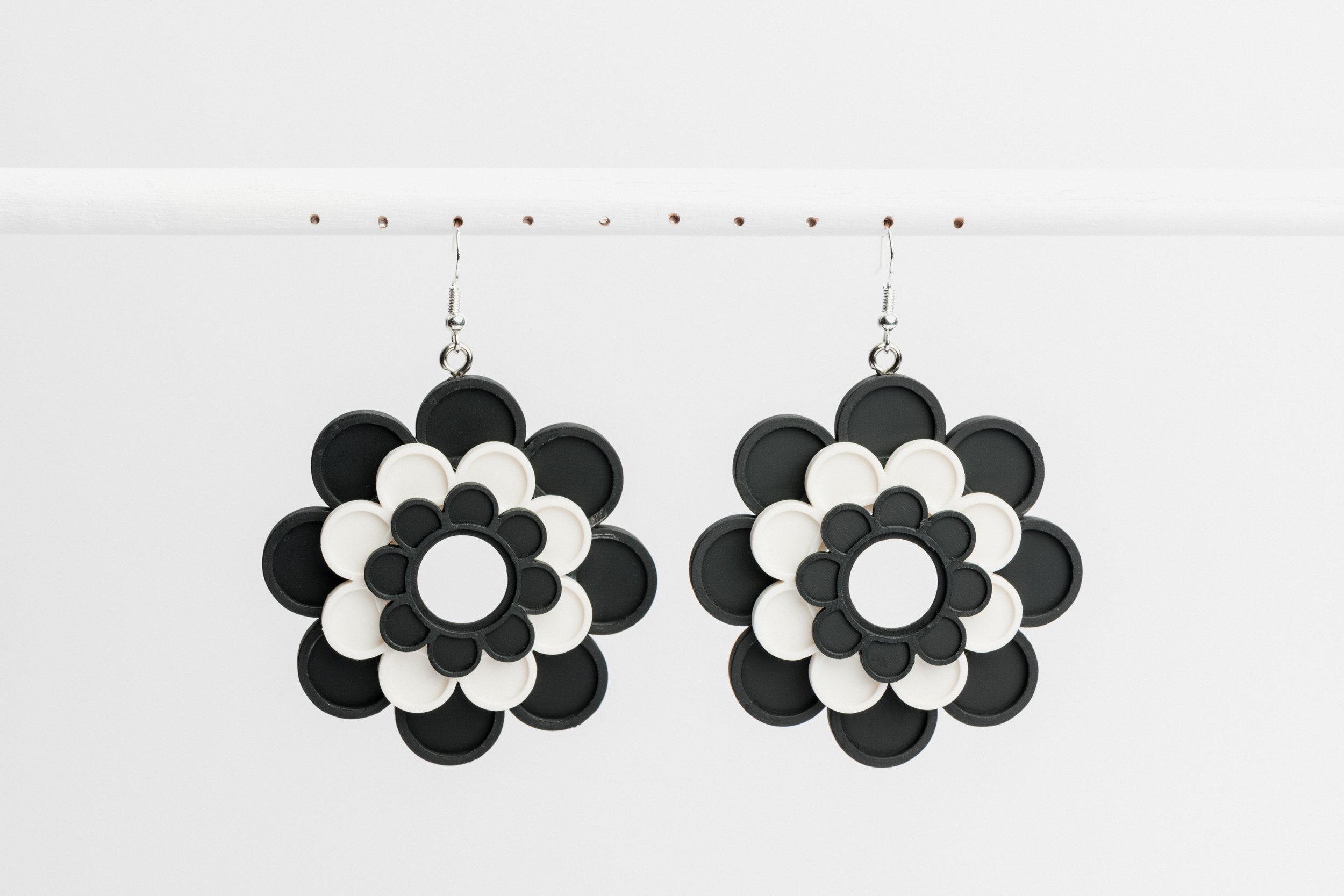 blk wht blk flwrs.jpg