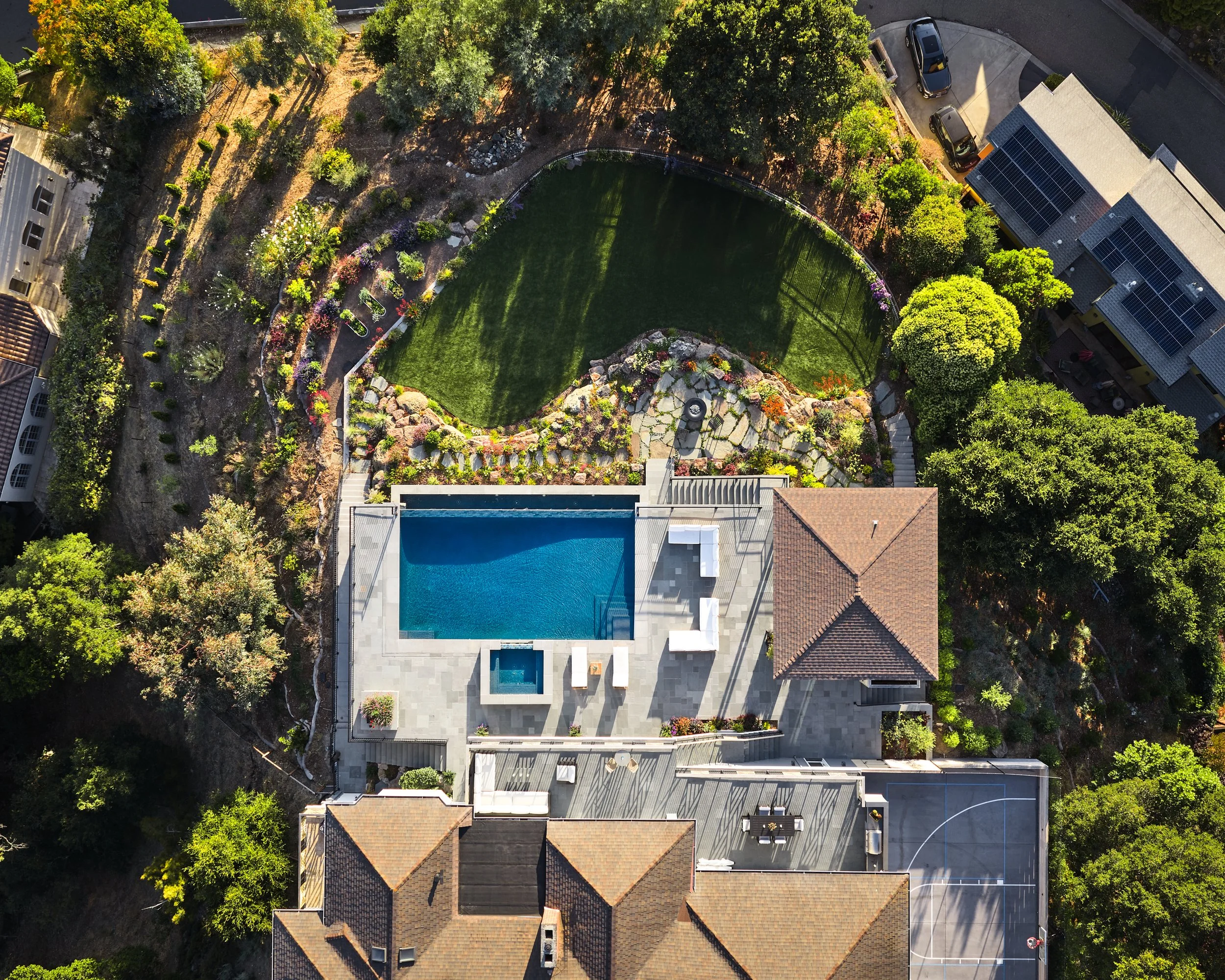 Perched on a ridge in Oakland’s Montclair neighborhood, this 6,135-square-foot family home blends modernity with childhood memories of West Sonoma County ranches and New England colonial-style homes. Design Draw Build built a tri-generational dream h