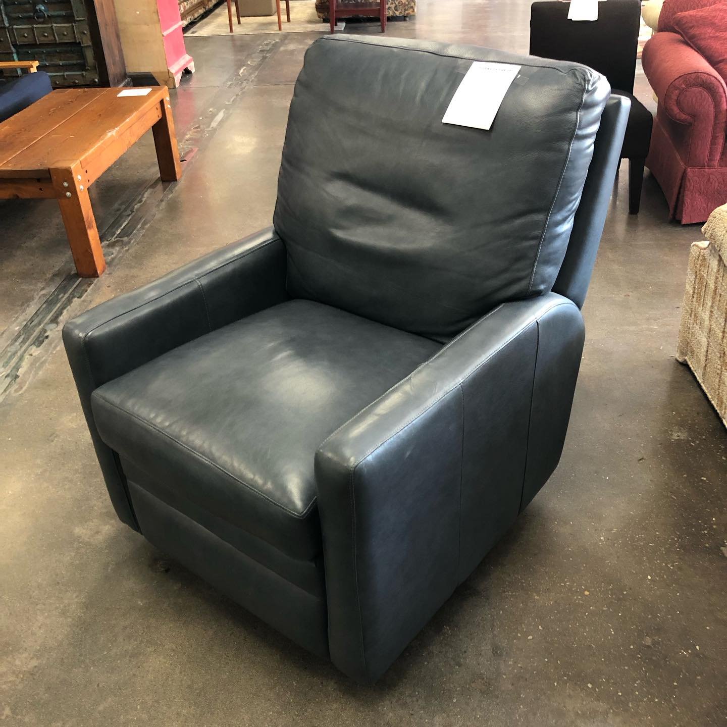 We can deliver your furniture purchase for $55. Come see us! We&rsquo;re open 10am-6pm at 1407 Sherwood Ave. RVA 23220 (804) 353-8890. DiversityThrift.org
#furniture #thriftfurniture #usedfurniture