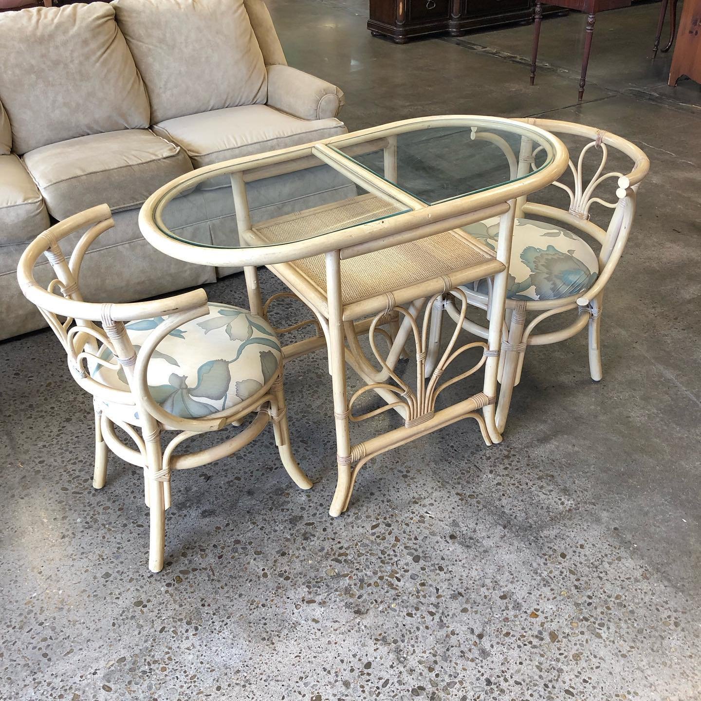 We can deliver your furniture purchase for $55. Come see us! We&rsquo;re open 10am-6pm at 1407 Sherwood Ave. RVA 23220 (804) 353-8890. DiversityThrift.org
#furniture #thriftfurniture #usedfurniture