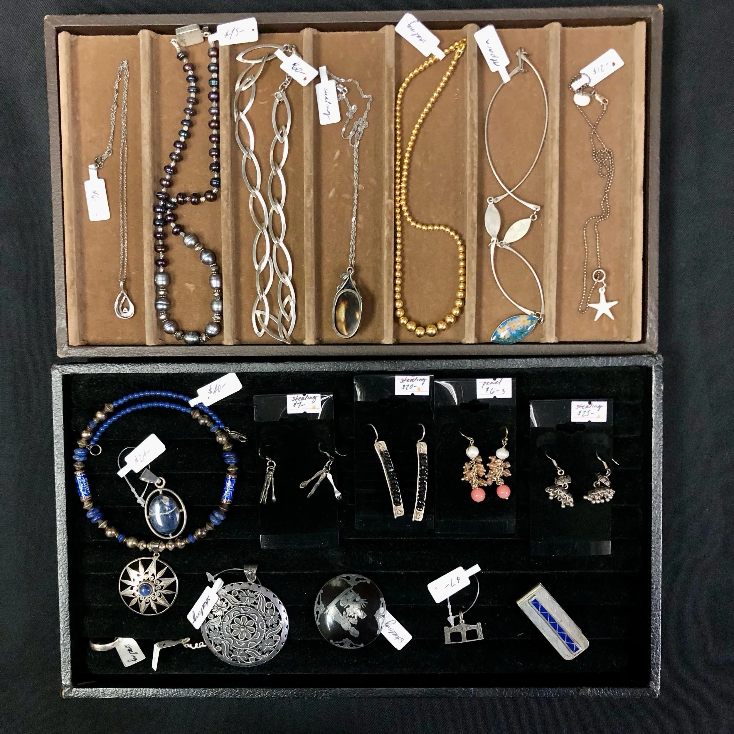 Diversity Thrift has a wide variety of jewelry at great prices! Come see us. We&rsquo;re open 10am-6pm at 1407 Sherwood Ave. RVA 23220 (804) 353-8890. DiversityThrift.org
#jewelry #thriftjewelry #usedjewelry