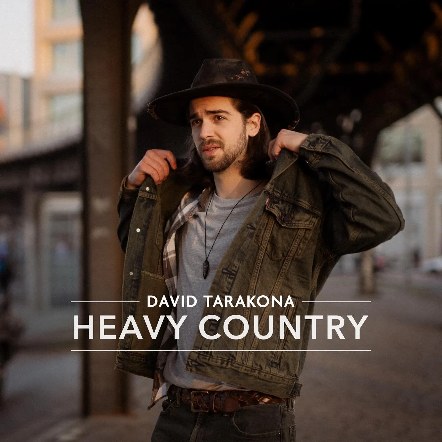 Heavy Country ist endlich auf allen Musikanbietern zu h&ouml;ren 🤩🤠🔥🤘
Es ist die Art Musik, die man in seinem klappernden Auto immer lauter dreht, um die Probleme der Welt auszublenden, w&auml;hrend man auf der Suche nach einem Ziel im Leben durc