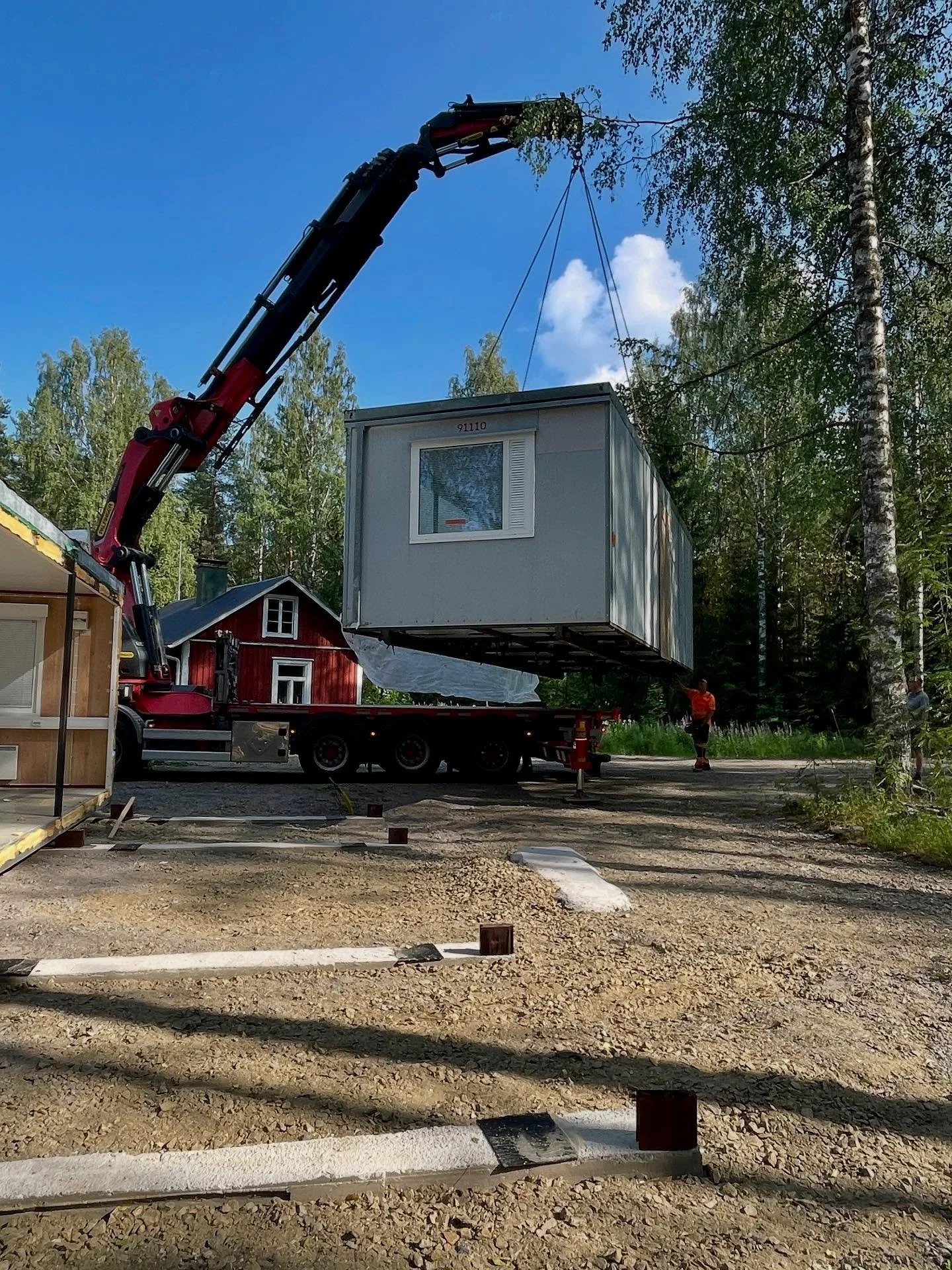 Vihdoin p&auml;&auml;stiin viett&auml;m&auml;&auml;n uuden tuotantotilan harjakaisia! 😃