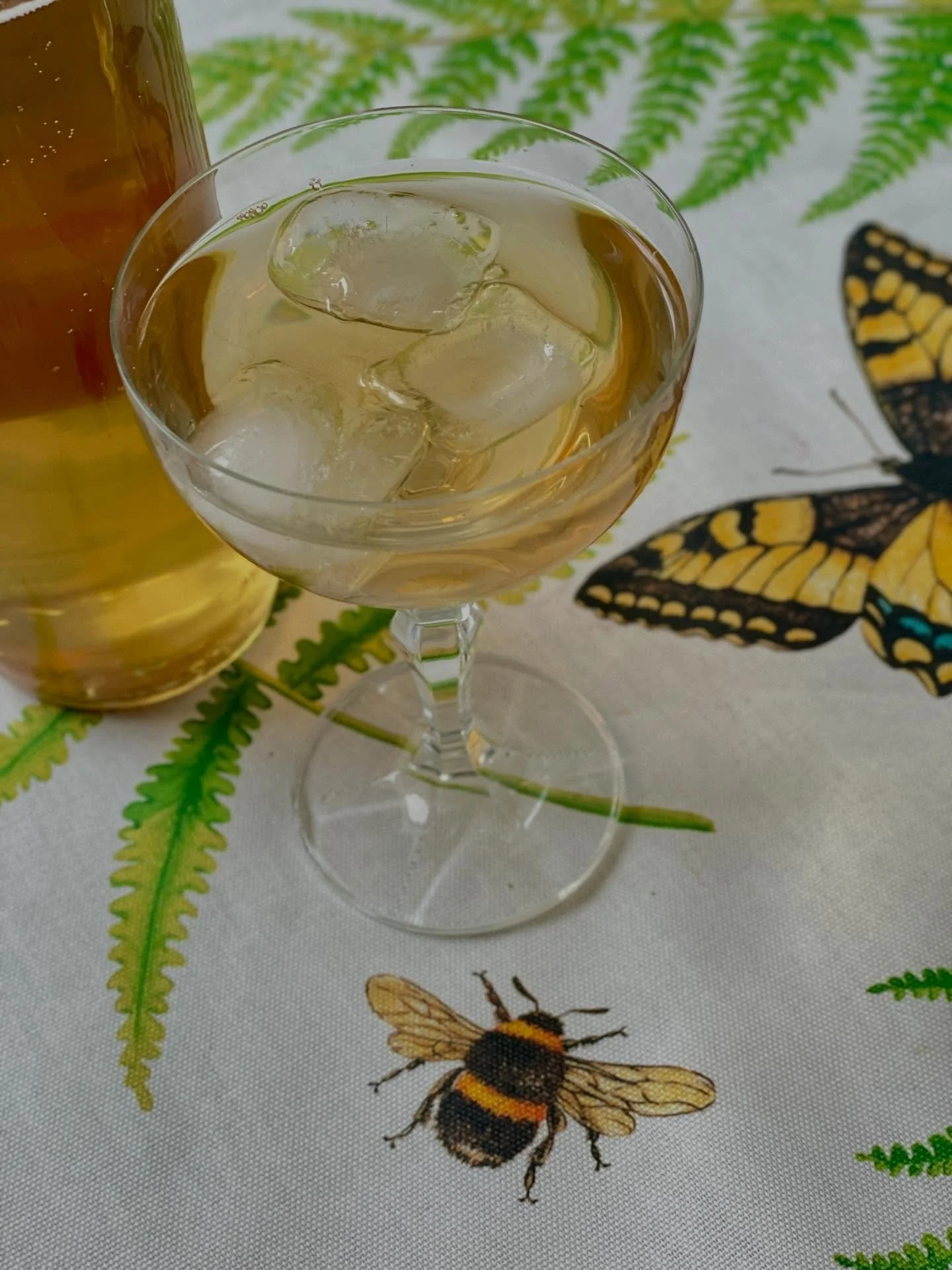Talvella on aikaa valmistaa kes&auml;ll&auml; ker&auml;tyist&auml; yrteist&auml; maukasta ja erinomaisen terveellist&auml; kombuchaa. Kombucha on ikivanha teepohjainen maitohappok&auml;ytetty terveysjuoma.  Fermentoituneessa juomassa on miljoonia el&