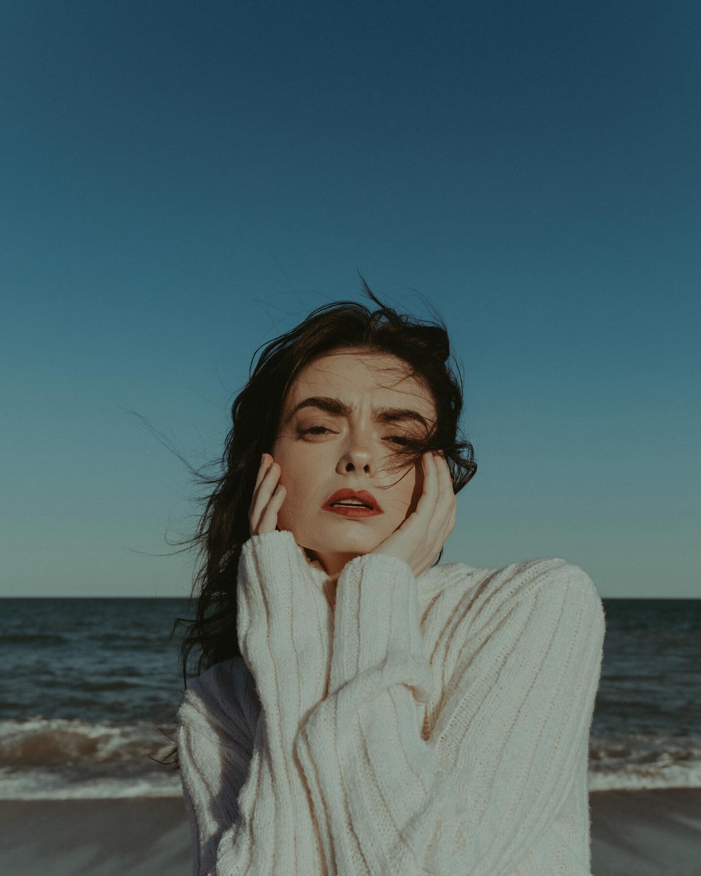 An ode to 1989 before TTPD comes out 🌊 I had so much fun with Chandler today, they are so sweet and talented - a creative just-for-fun shoot at the beach was much-needed. #ashleystoutphotography