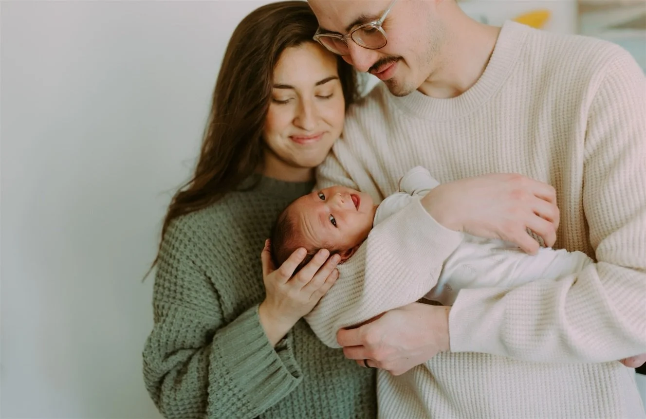 Baby boy Glenn made his arrival, and I was lucky enough to capture some early family moments. He was a perfect little model! 👶🏻

#ashleystoutphotography