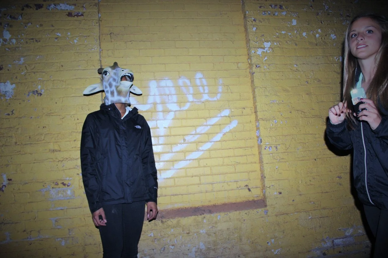 moe and brooke giraffe.jpeg