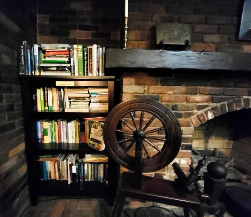 Gaelic League bookshelf1000006187.jpg