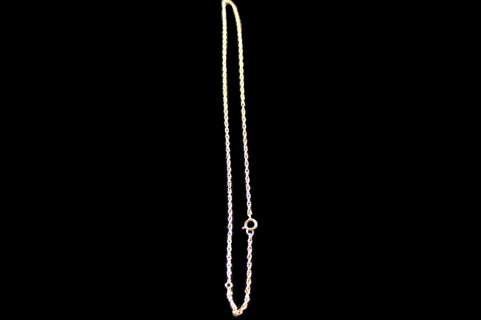 full view 9K Gold Fancy Twisted-Link Chain