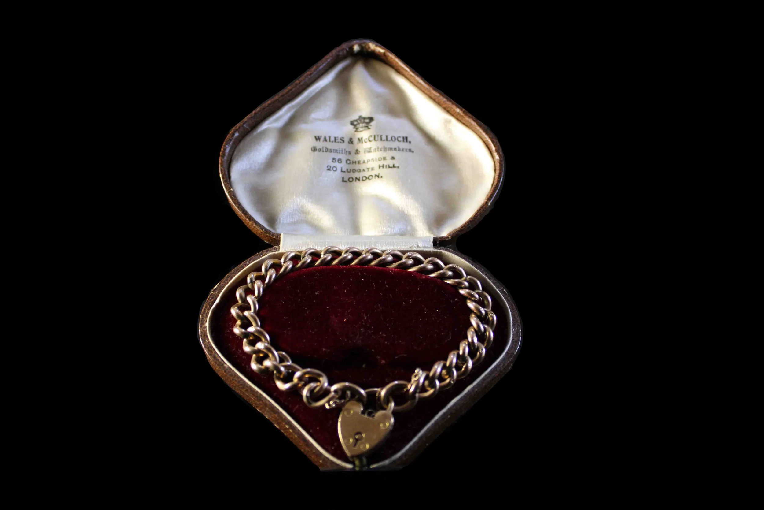 9K Victorian Curb Link Bracelet with Heart Padlock