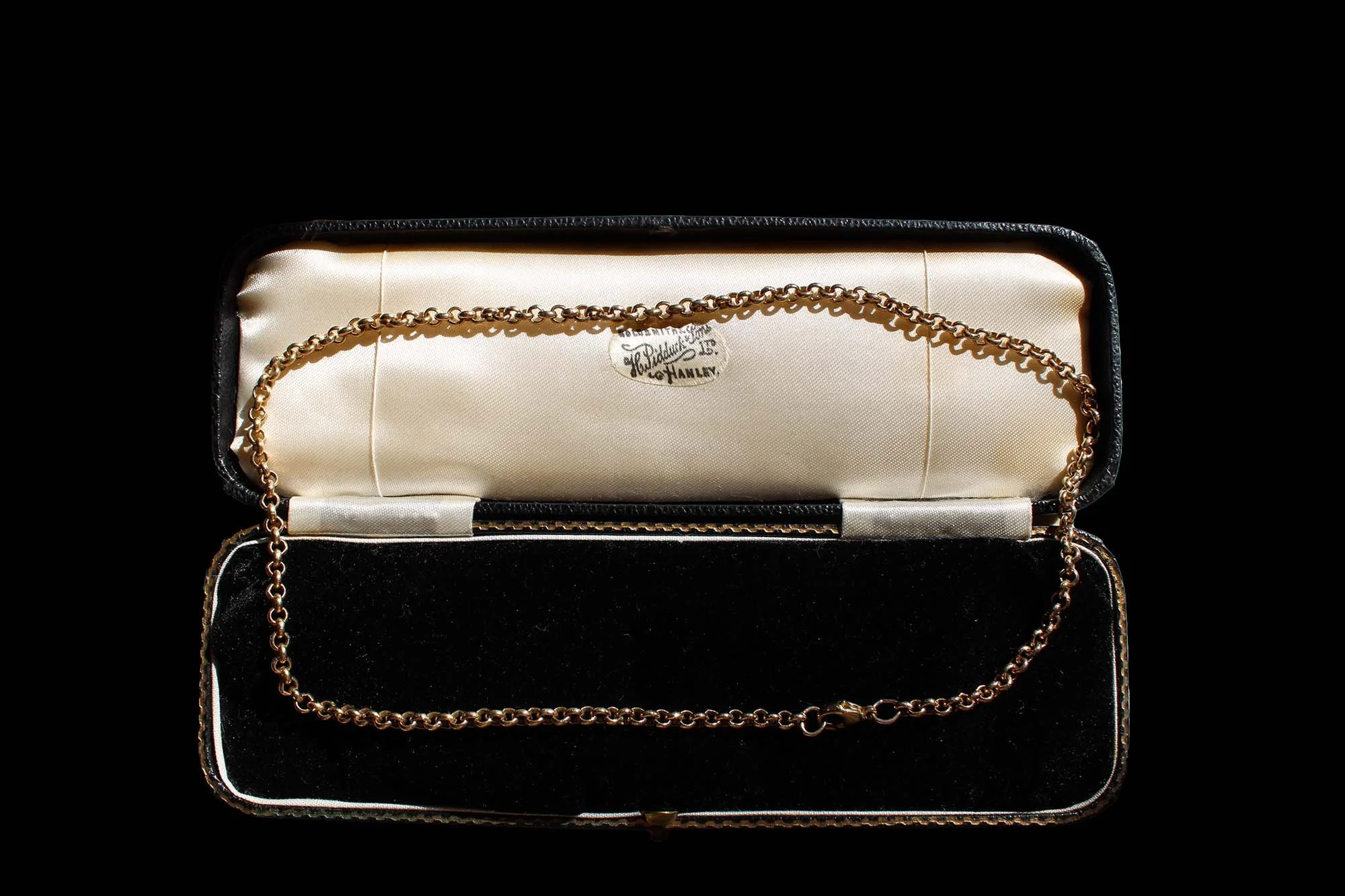18 inch 9K Gold Antique Belcher Chain in jewelry case