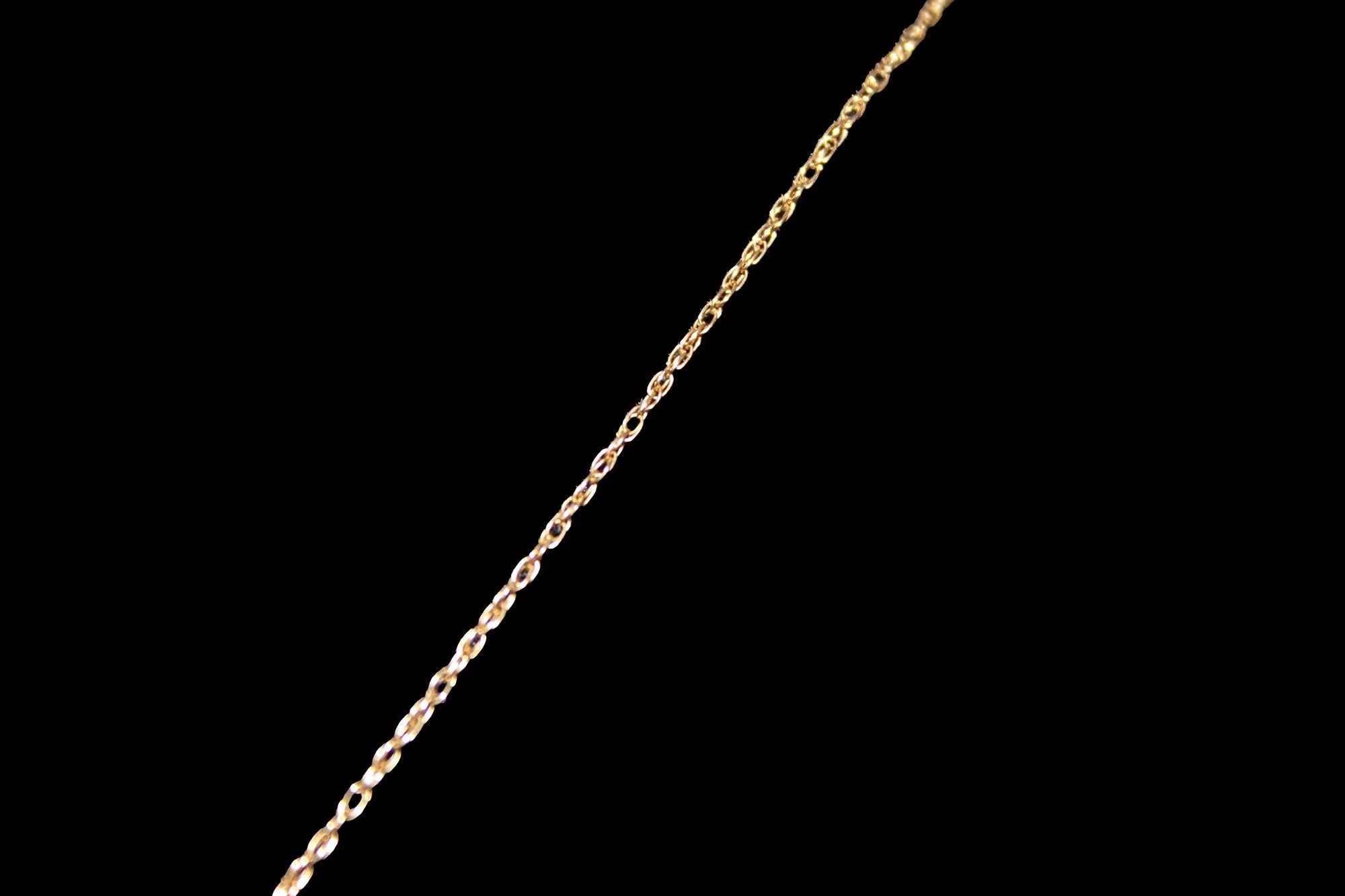 links 18 Inch 9K Gold Dainty Victorian Twist Chain