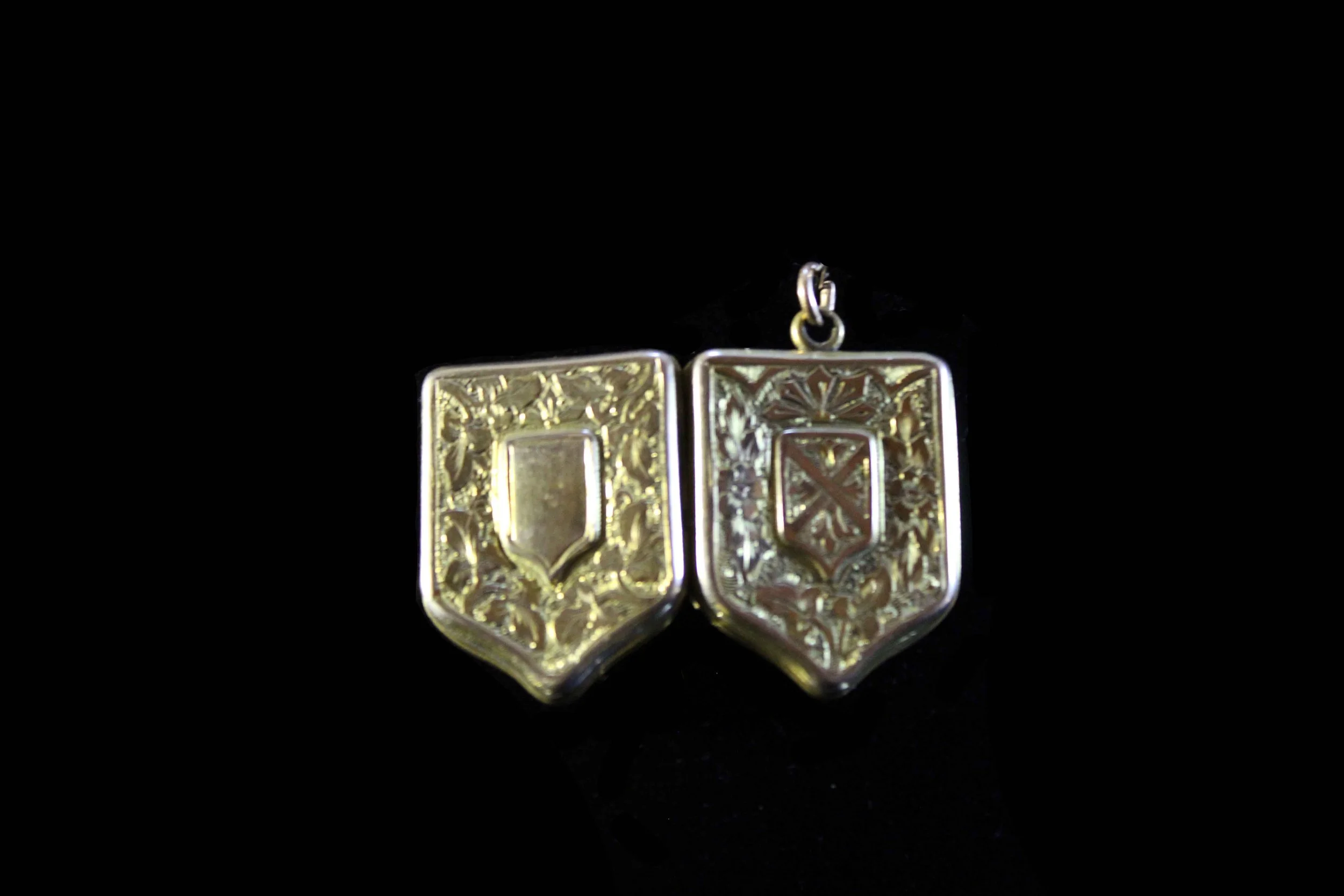 Open front 9K Victorian Heraldic Shield Locket