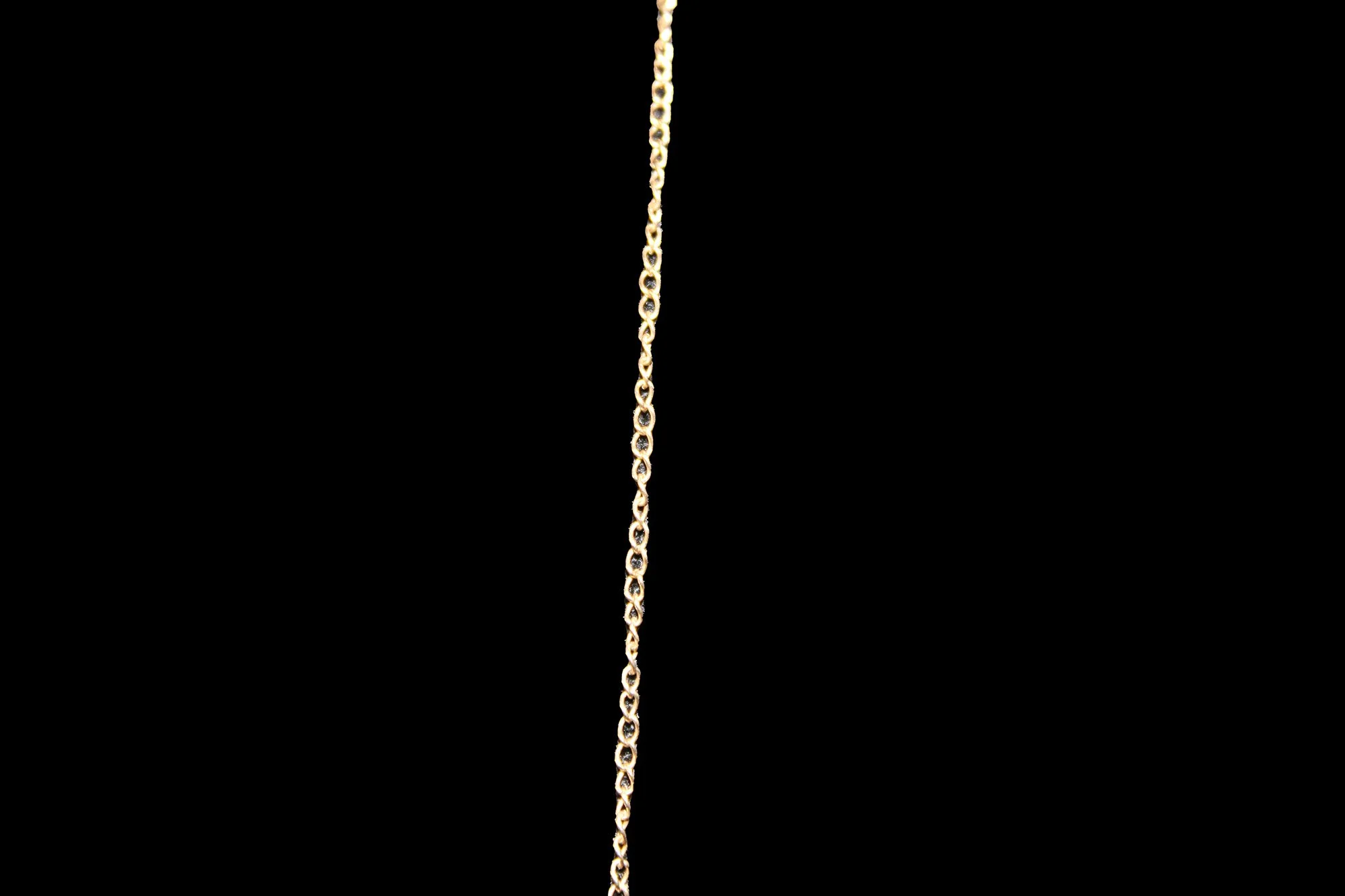 antique Victorian gold chain close-up side view