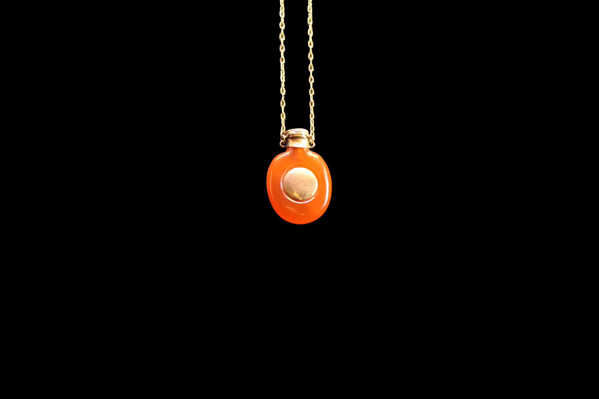 reverse view of scent bottle