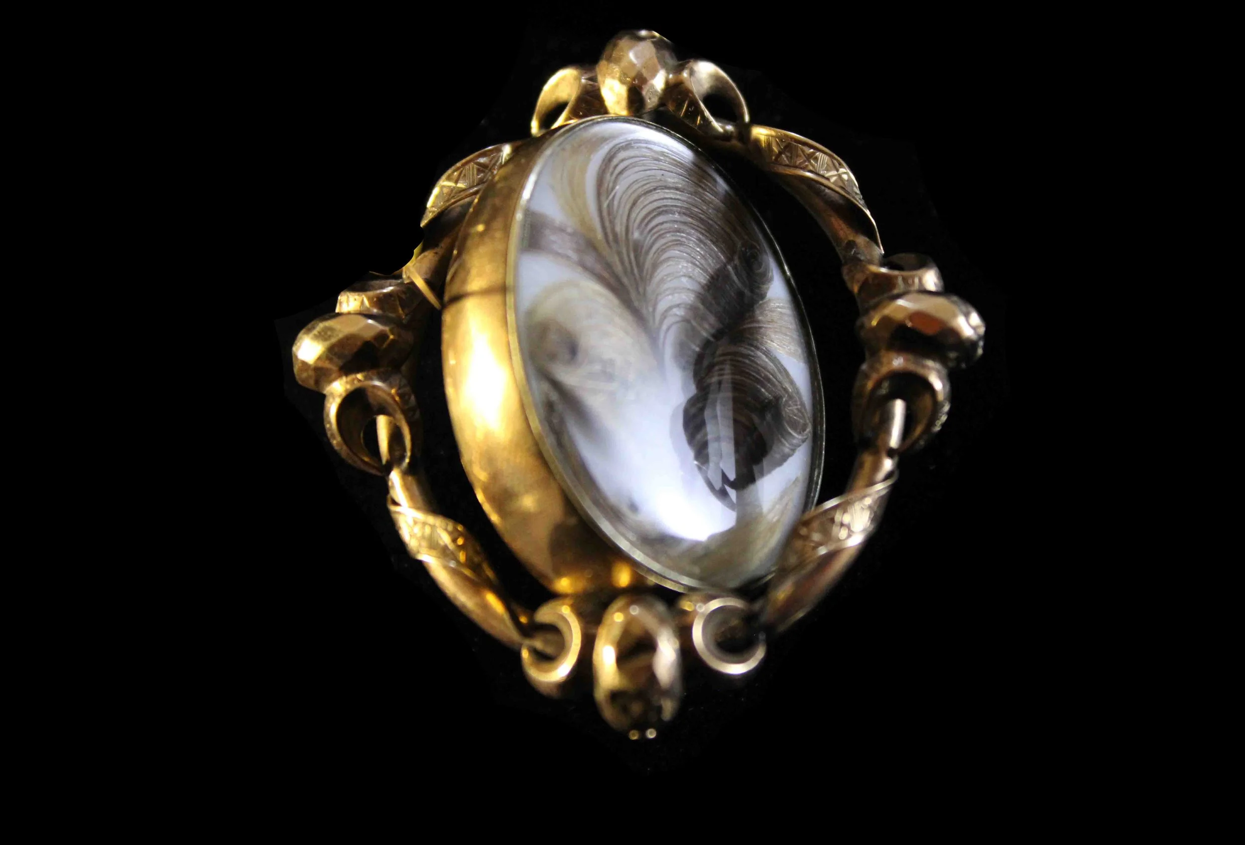 75% Rotating Oval Hairwork Locket