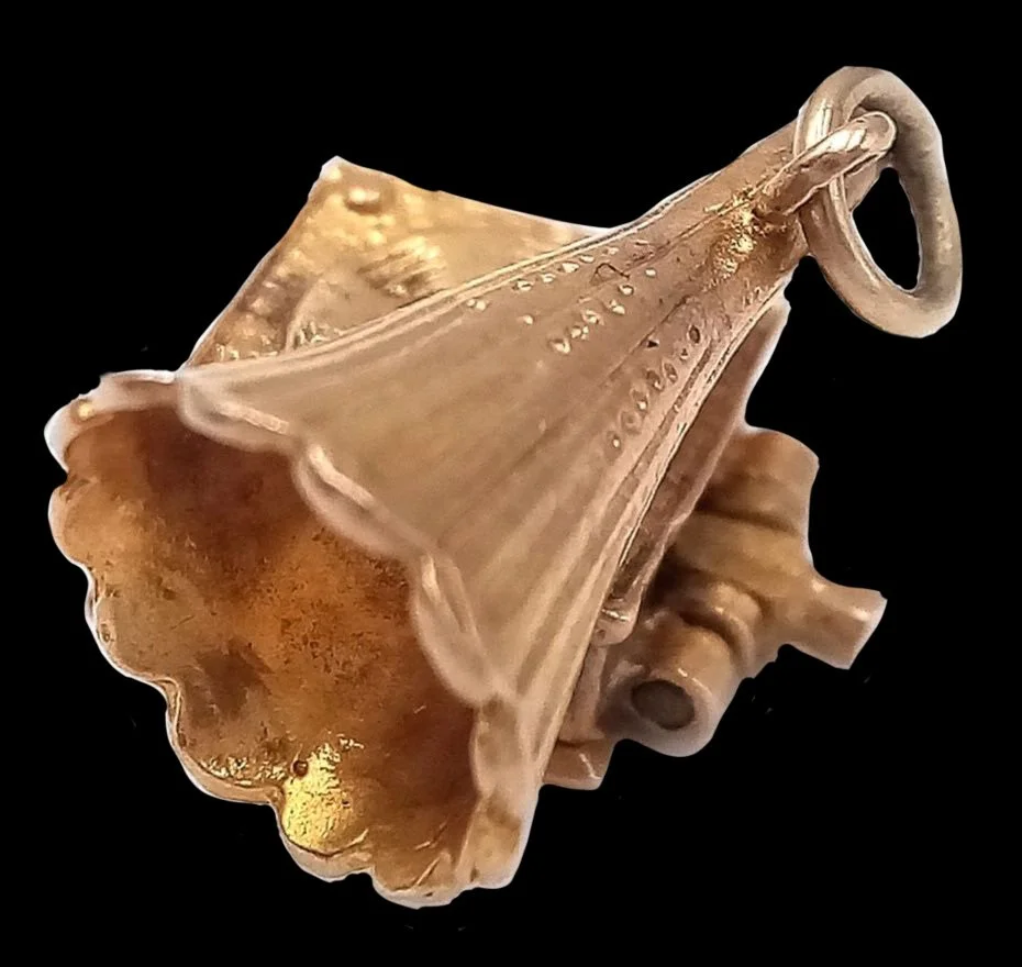 9K phonograph charm with red enamel lettering record