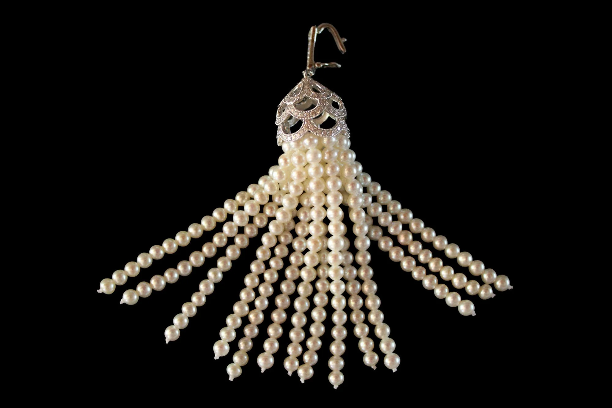 18ct gold diamond and cultured pearl tassel pendant with pierced diamond-set cap and articulated fitting