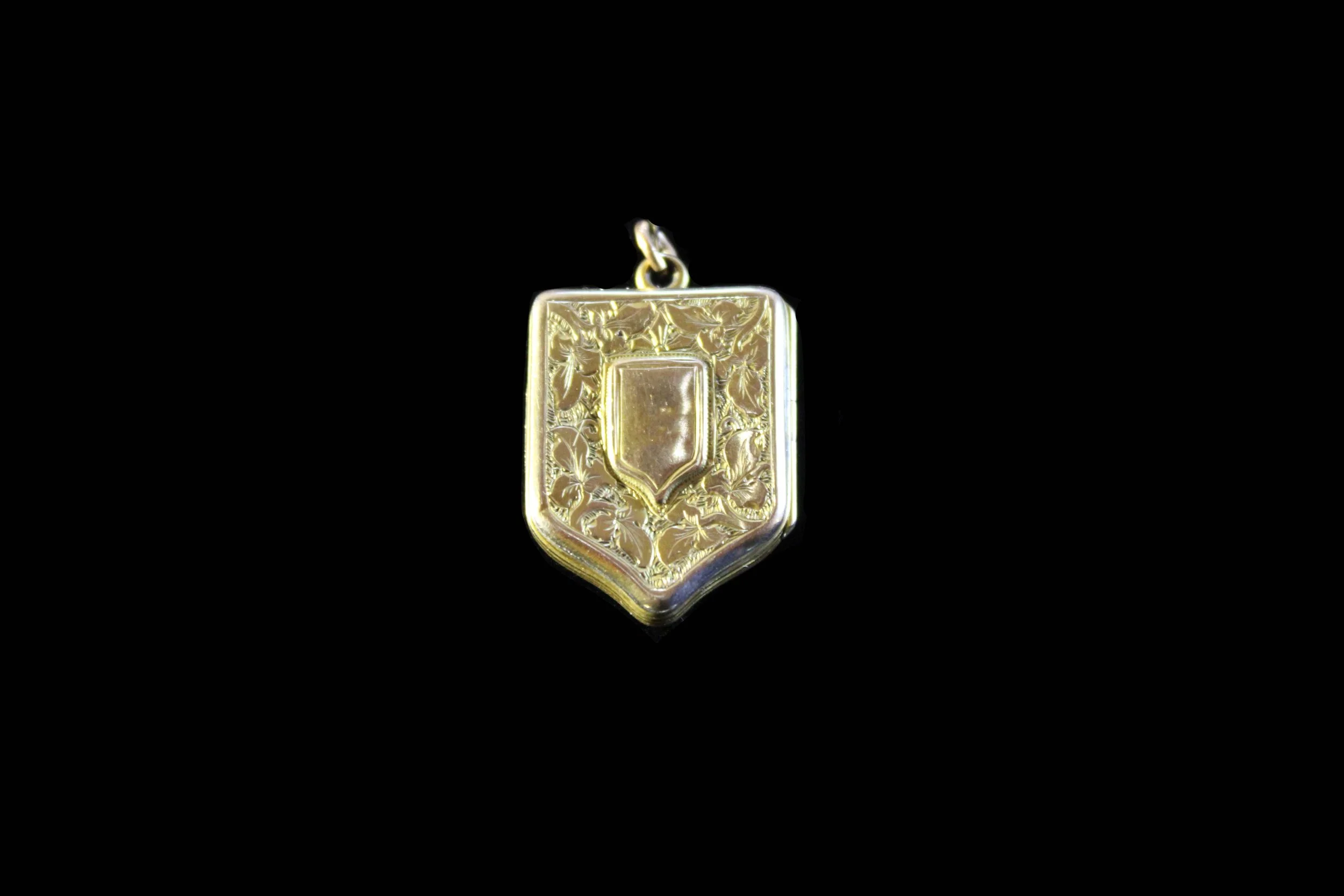 Rear View 9K Victorian Heraldic Shield Locket