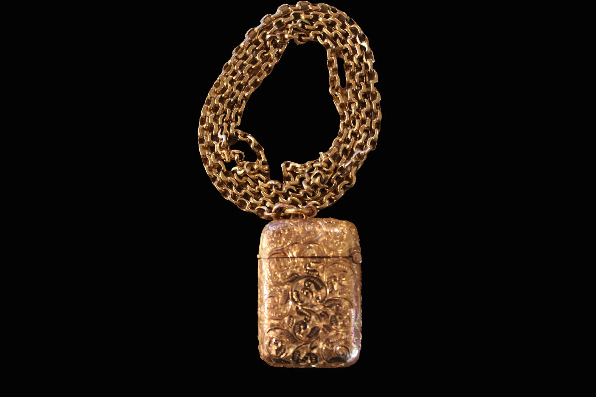 Reverse View of Gold Vesta Case on a Belcher Chain