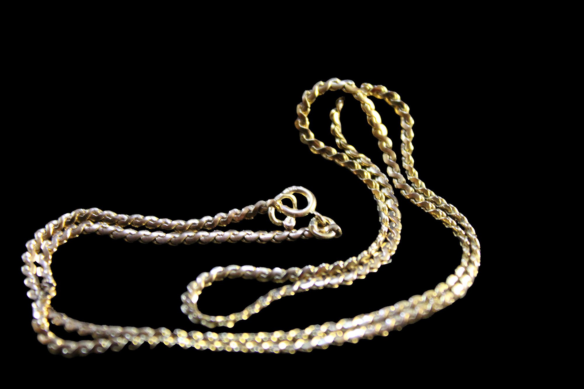 close up nine carat gold curb link chain