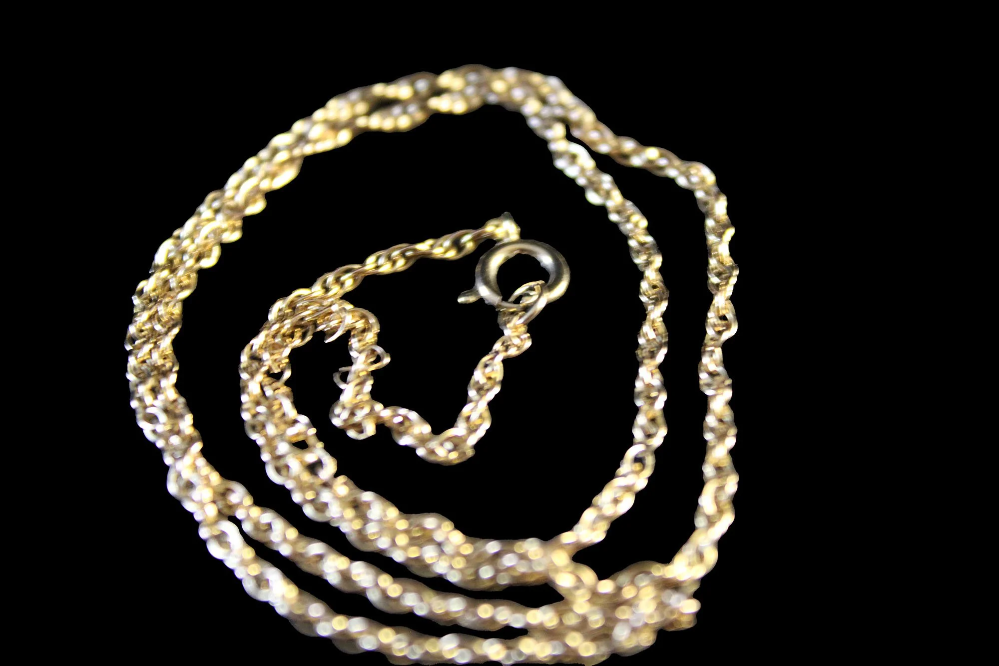 spring clasp on 9K Gold Fancy Twisted-Link Chain