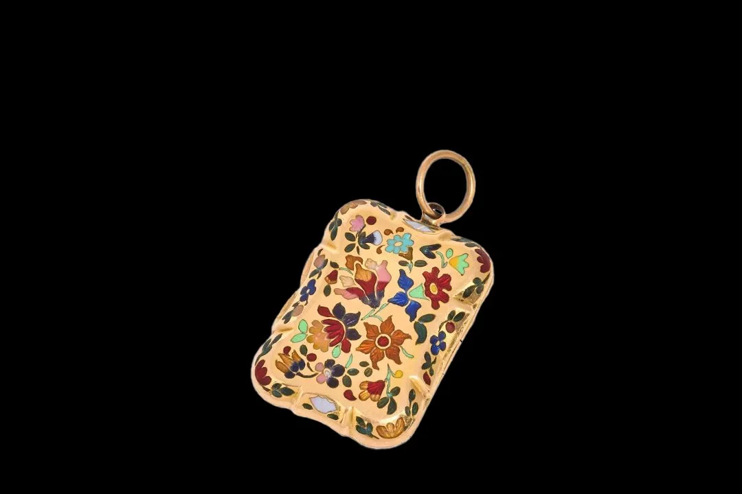 Early 19th-century Swiss gold vinaigrette pendant with scalloped rectangular case and multicolored champlevé enamel flowers.