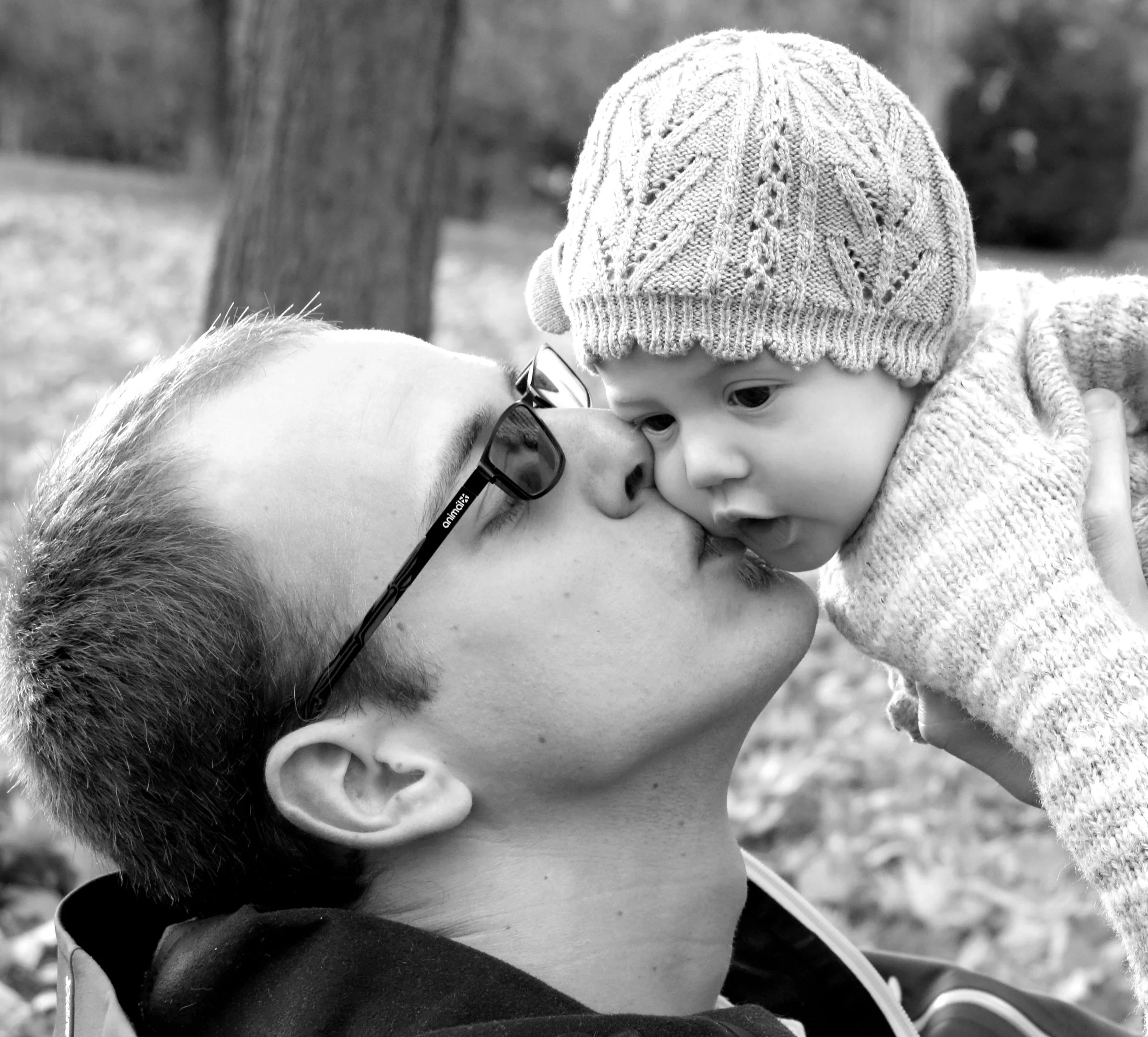 Daddy_Kisses_2_BW_edited_CloseUp_21.jpg