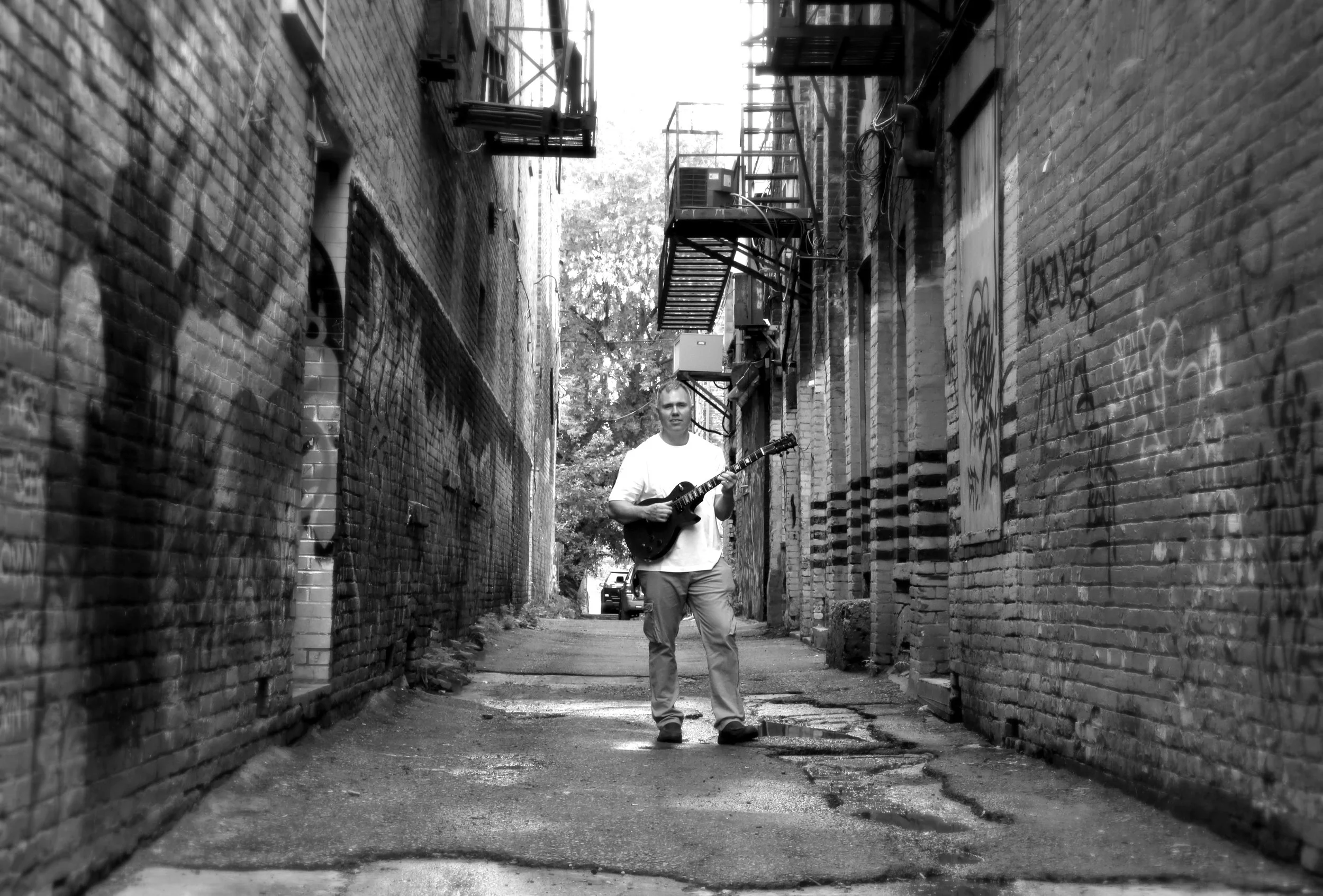 Kelvin_Alley_5_BW_edited.jpg