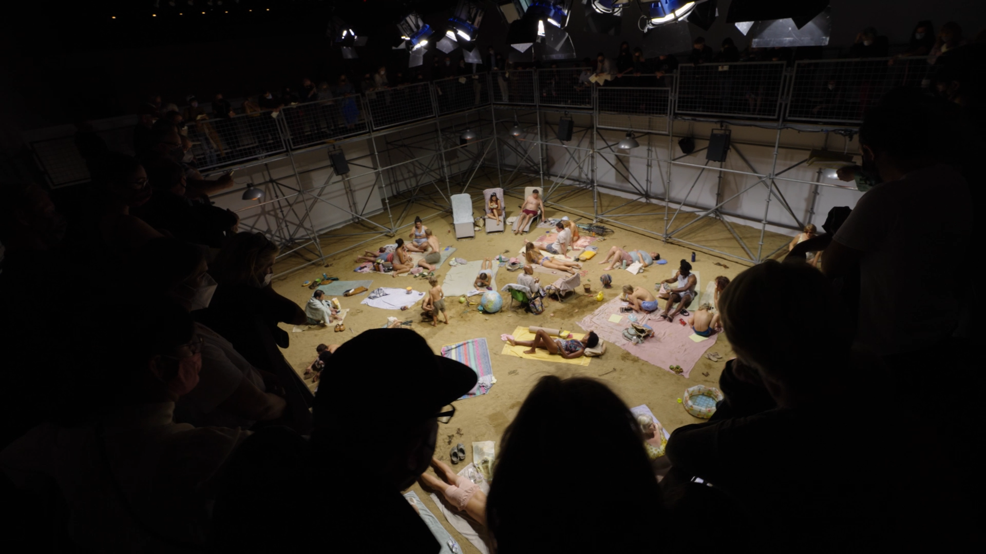 sun-and-sea-marina-moca-performance-documentation-eichenbaum-02.png
