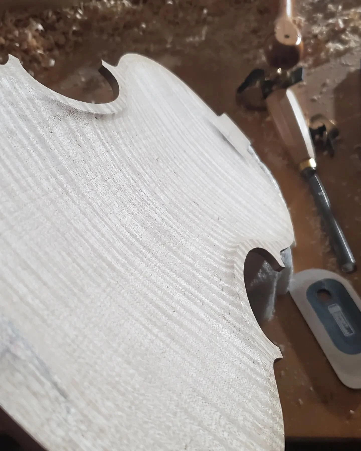 Can any luthiers tell me where to carve to increase the M1 value?  I'm almost finished hollowing this back, which should join the ribs later today. Hope everyone had a great weekend!
.
.
.
.
.
..
...
..
.
.
.
.
#violin #viola #luthier #luthiery #luth
