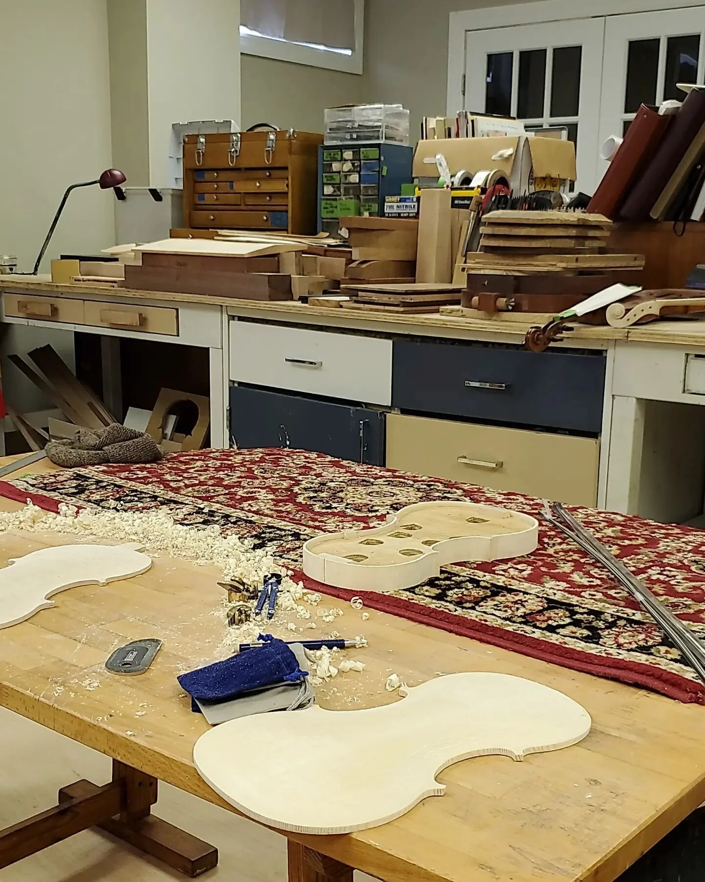 After moving and catching up with most of my clients' repair projects, I'm finally getting back to the fun part- making instruments!  This top and back will soon be ready for purfling. Hopefully tomorrow 🤞 
.
.
.
.
.
..
...
..
.
.
#violin #luthier #