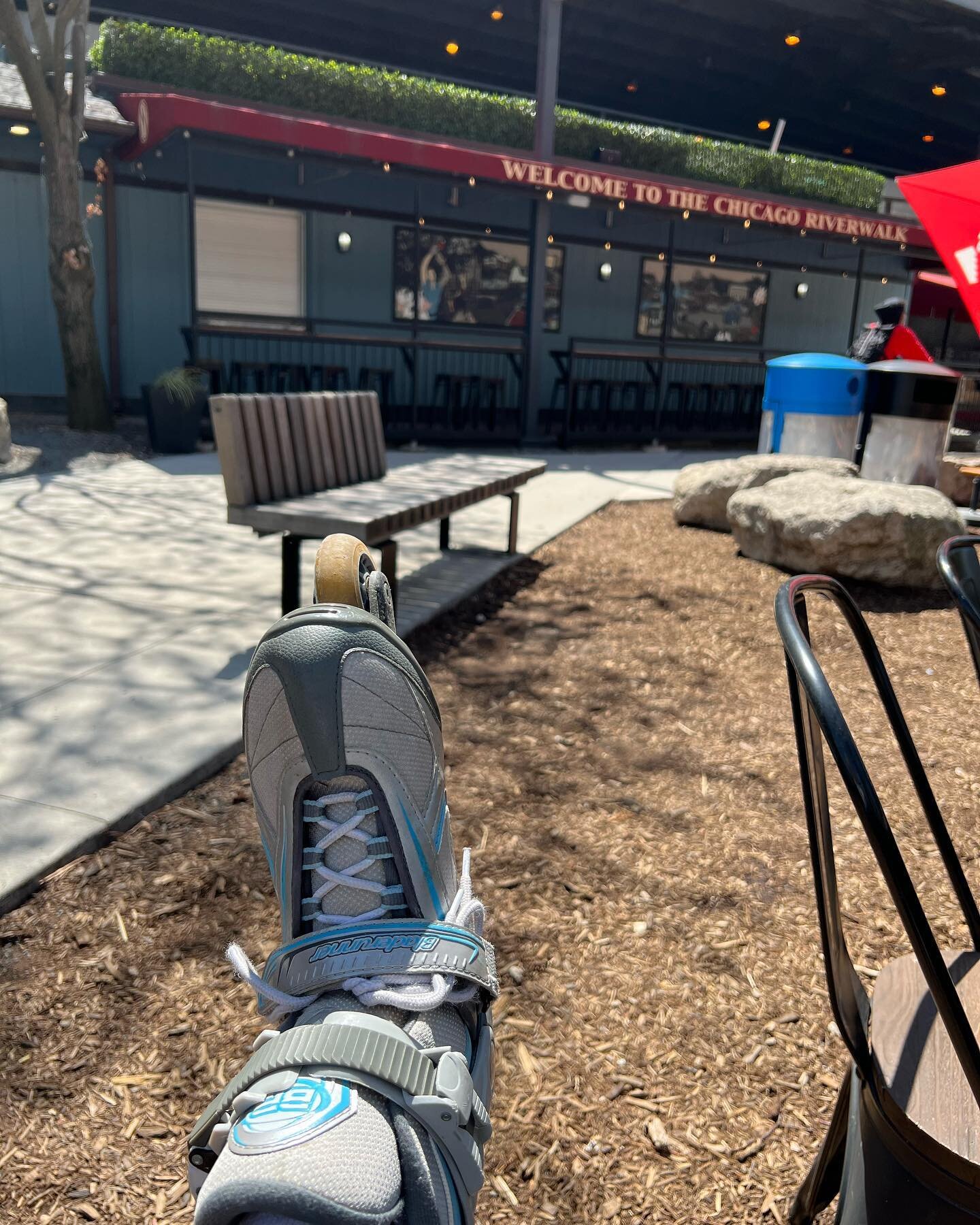 Suns 🌞out, skates out!! River walk! Let me know how you are able to enjoy this sunshine today!
Consistently Supporting you in your movements 💪❤️
*
*
*
*
#flexwellnesschicago #cityskating #chicago #chicagoriverwalk #citybythelake #sofortunate