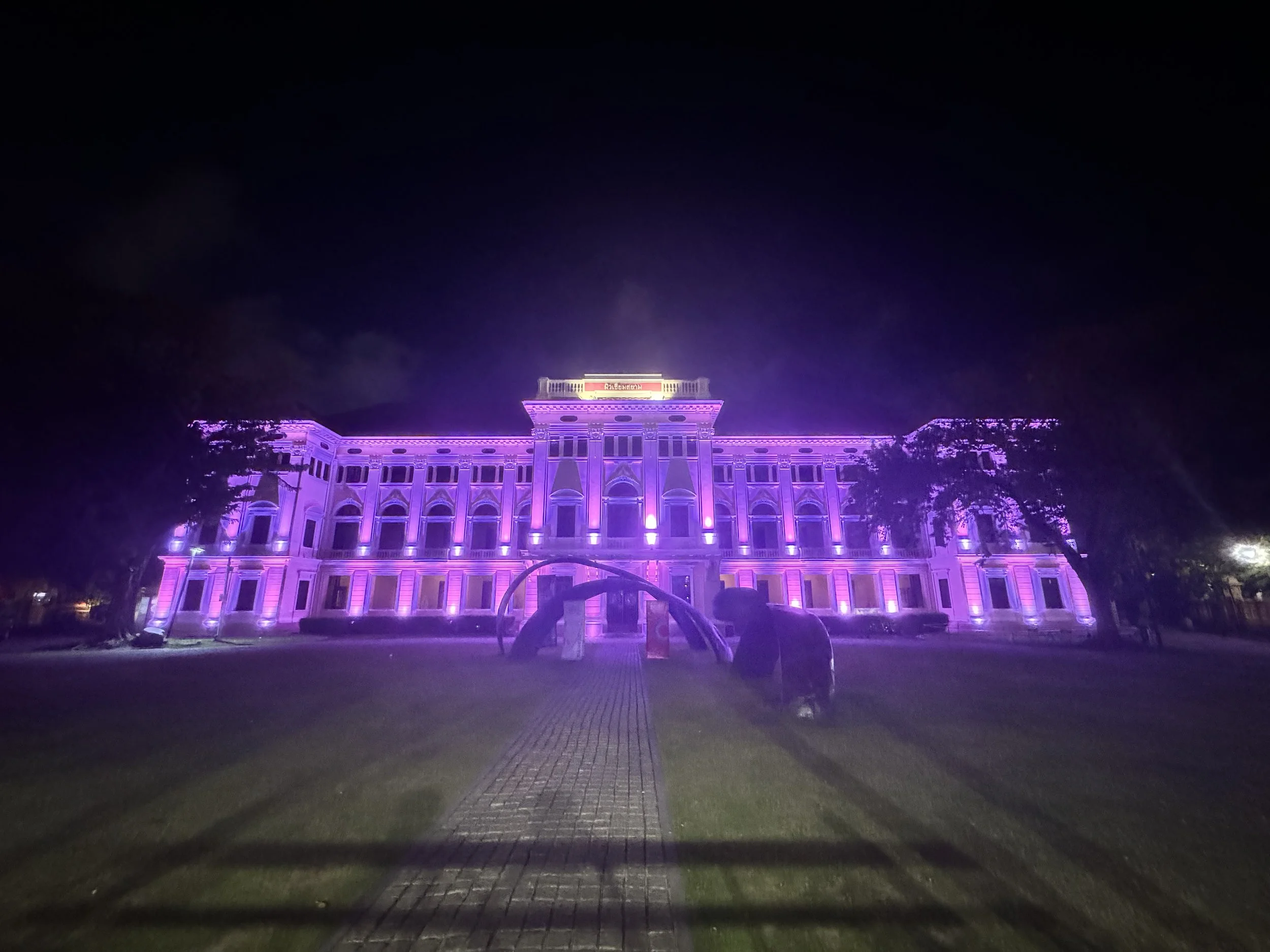  Cool building in Bangkok! 