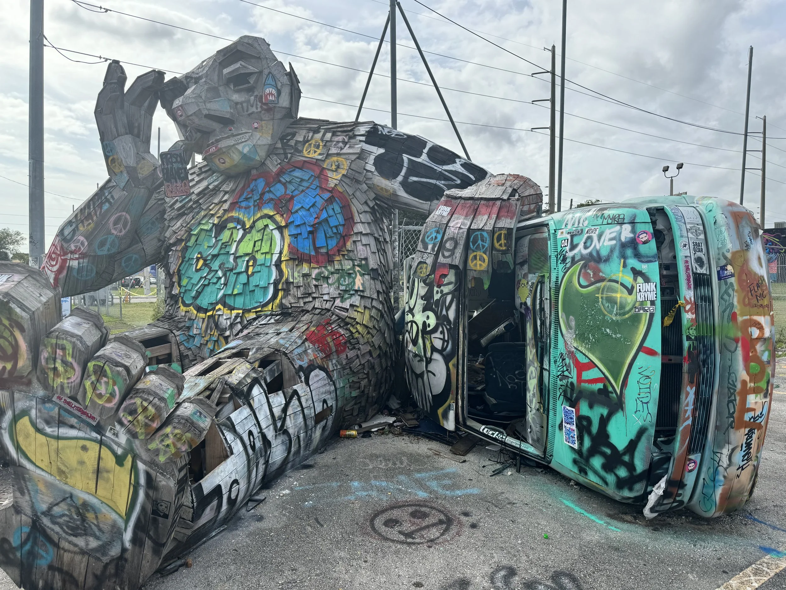  I found a giant wooden troll in Miami! There are 120 of these hidden around the world in 17 different countries! I ❤️ it! 