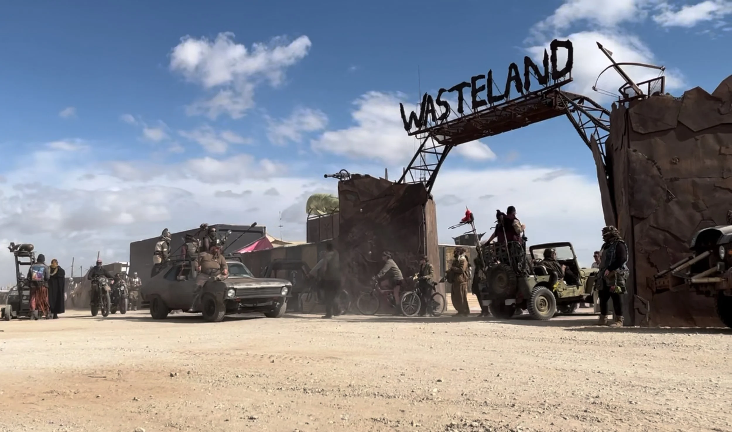  The gate @ Wasteland! 
