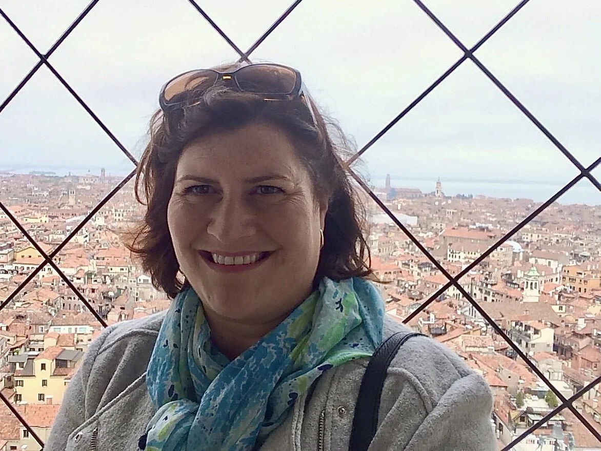 robin+head+shot 2.jpg