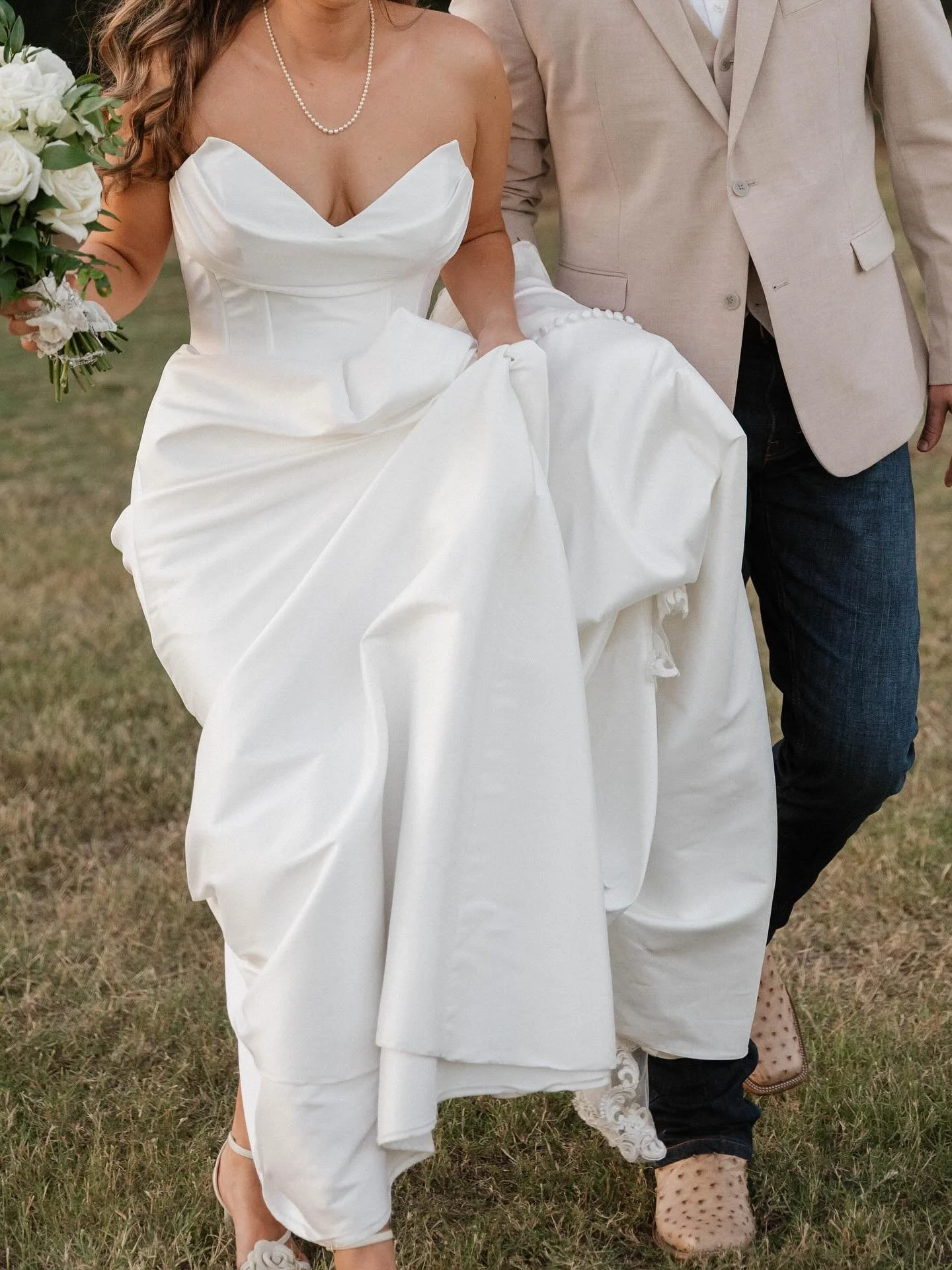 Mr. and Mrs. Mayes 🦢✨💌

Venue: @bellacavallievents 
Coordinator: @baweddings 
Photo: @by.jessicac 
Floral: @boujeebloomfloral 
DJ: @dj.neil.tx 
HAMU: @sherthebeauty 
Catering: @patrioticpigweddings 
Bar: @liquidloveco 
Cake: @angies_bakery_celina 
