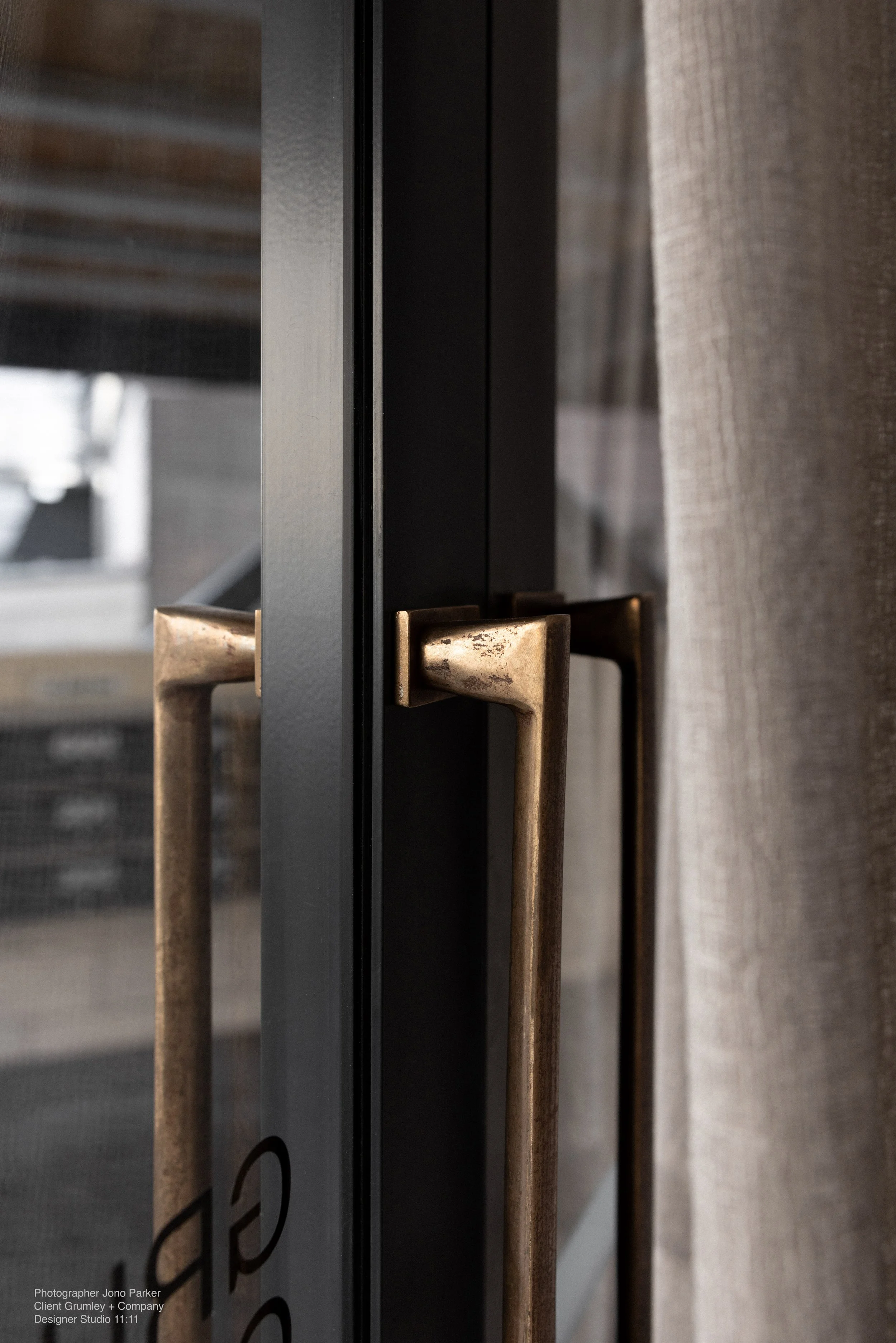 BlacksandBronze - Solid Bronze Architectural Hardware