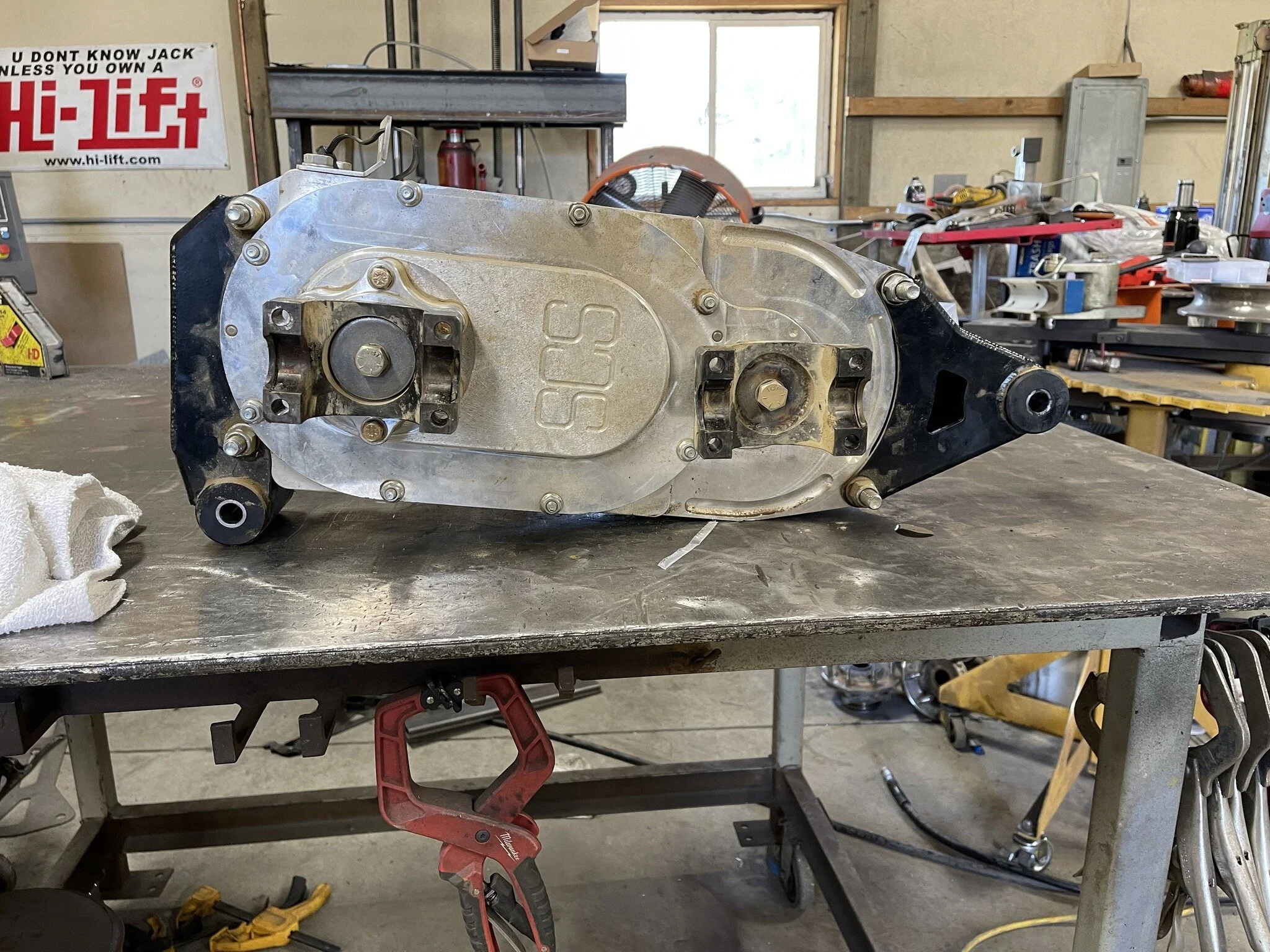 Swapping out gears in the @scs.probell.performanceracing transfer case to gain more speed as we prep for the Big Sky 200 race in Montana. Stay tuned for more changes coming 😁 

 #FRR #yellowstoneoffroadracing #iwantatiffany #Ultra4USA #firriverracin