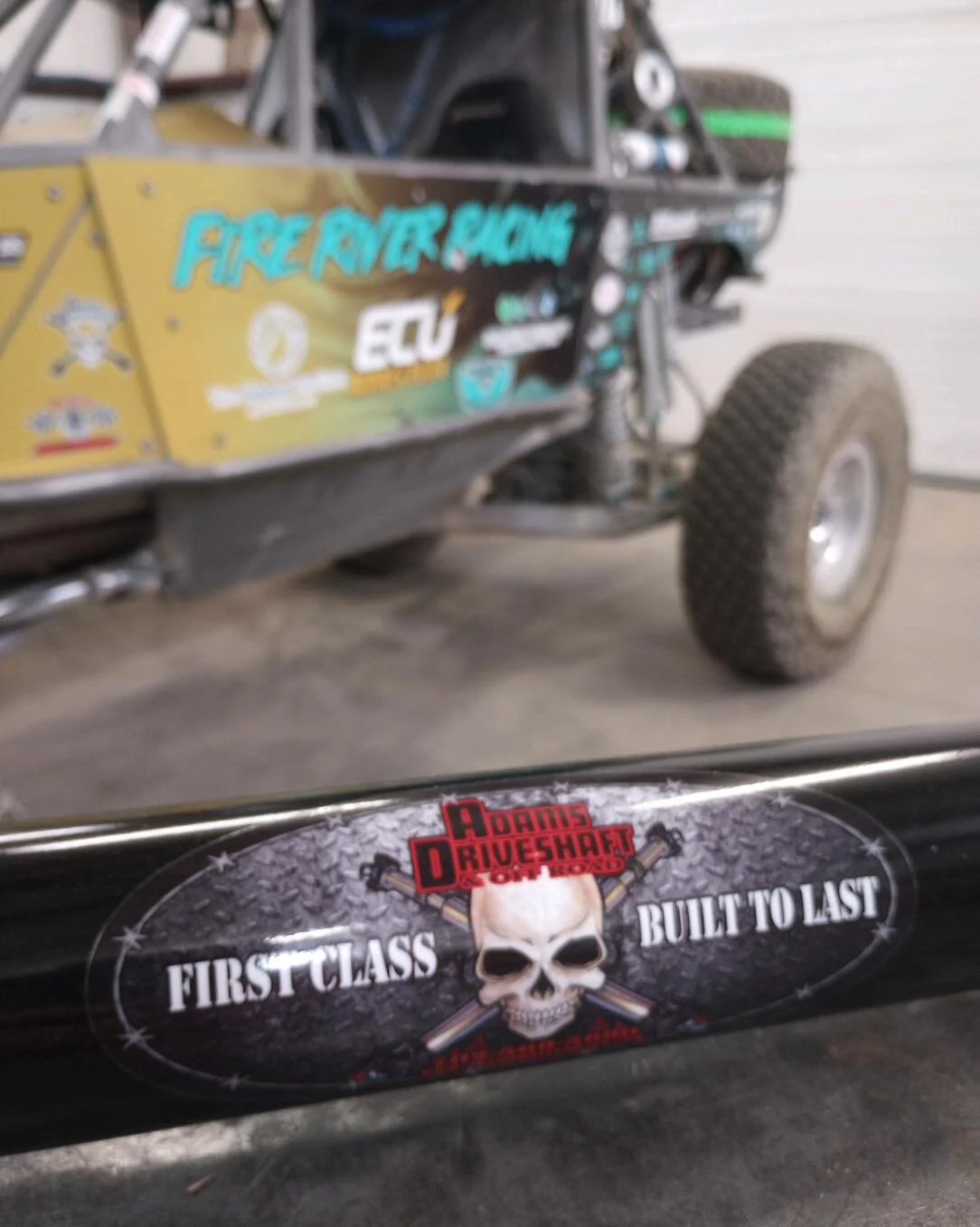 Can&rsquo;t thank the entire crew from Adams Driveshaft &amp; Off Road for helping us get the power to the ground. Fresh set of drivelines for Teka headed into Montana. 

#frr #midamericaoutdoors #adamsdriveshaftoffroad  #Ultra4USA #fireriverracing #