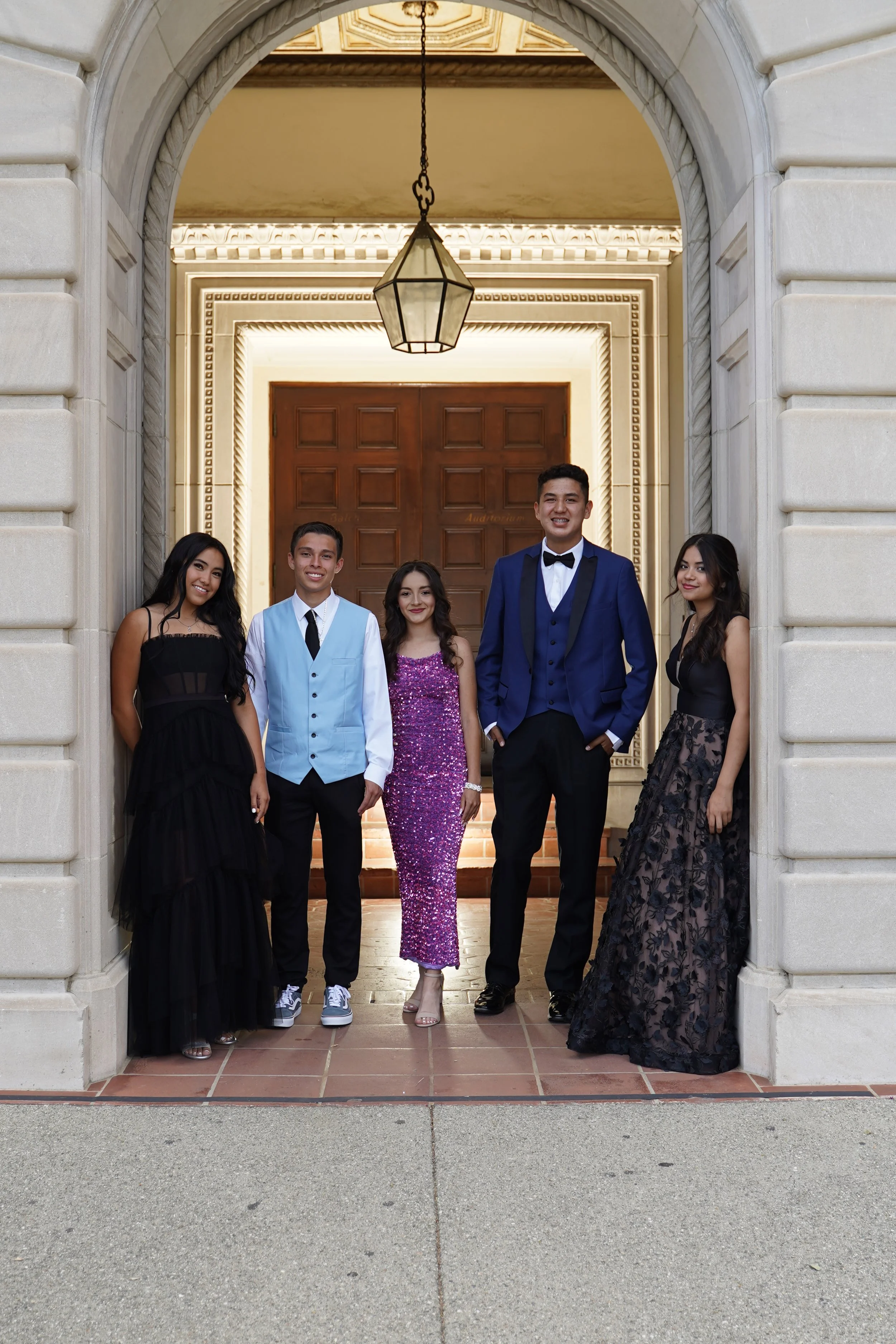 23 SHHS Prom 2023 Huskies.JPG