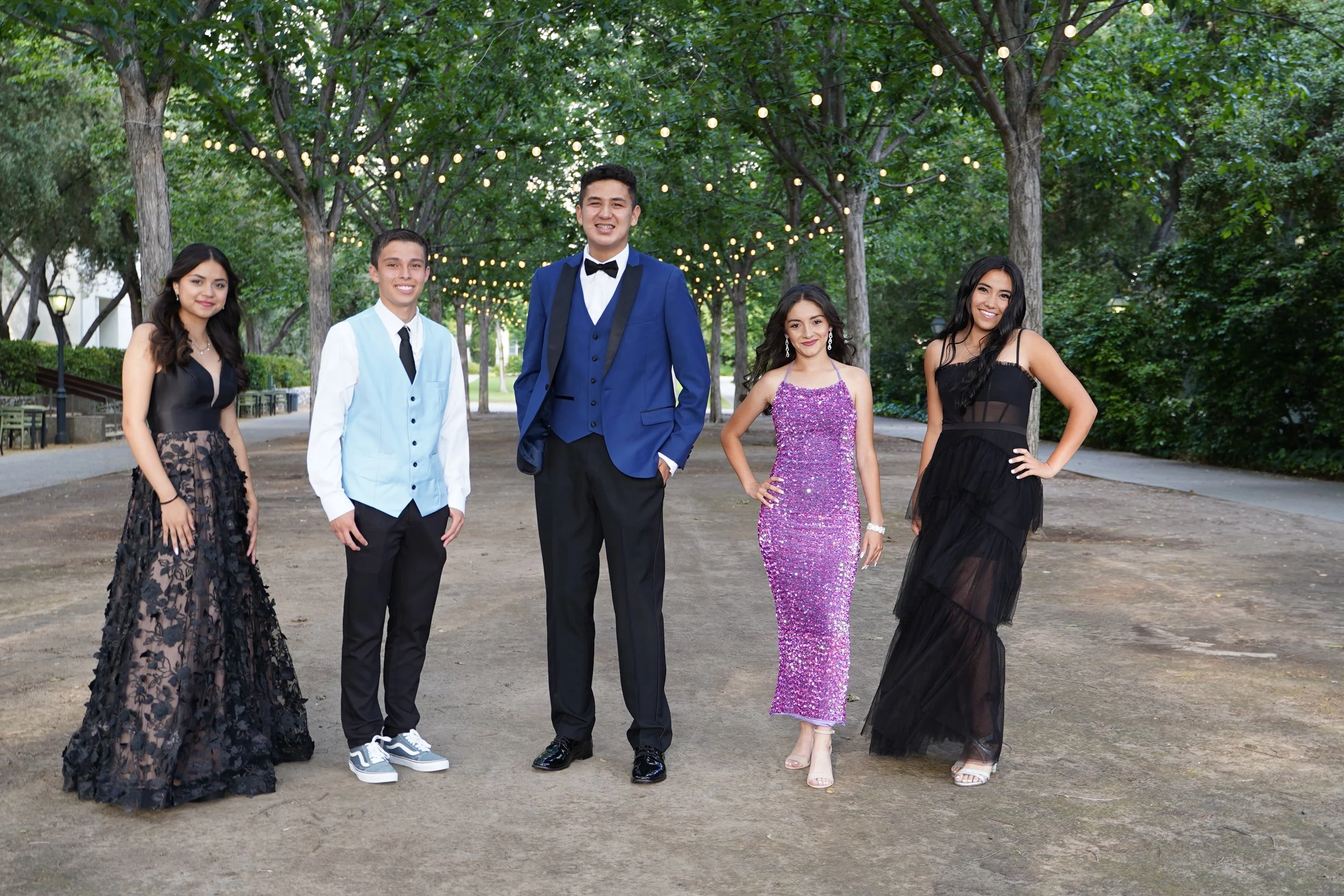 24 SHHS Prom 2023 Huskies.JPG