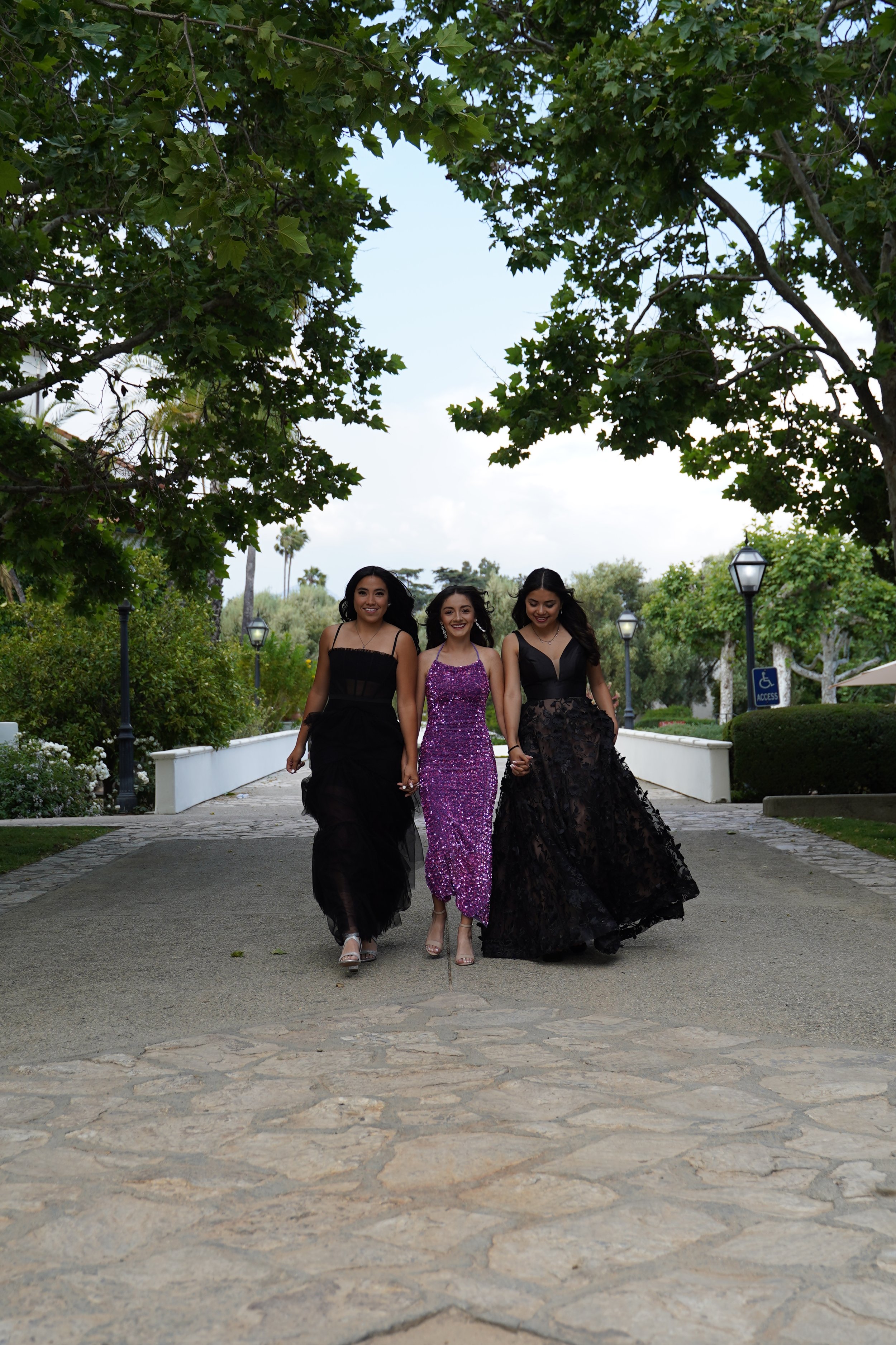 10 SHHS Prom 2023 Huskies.JPG