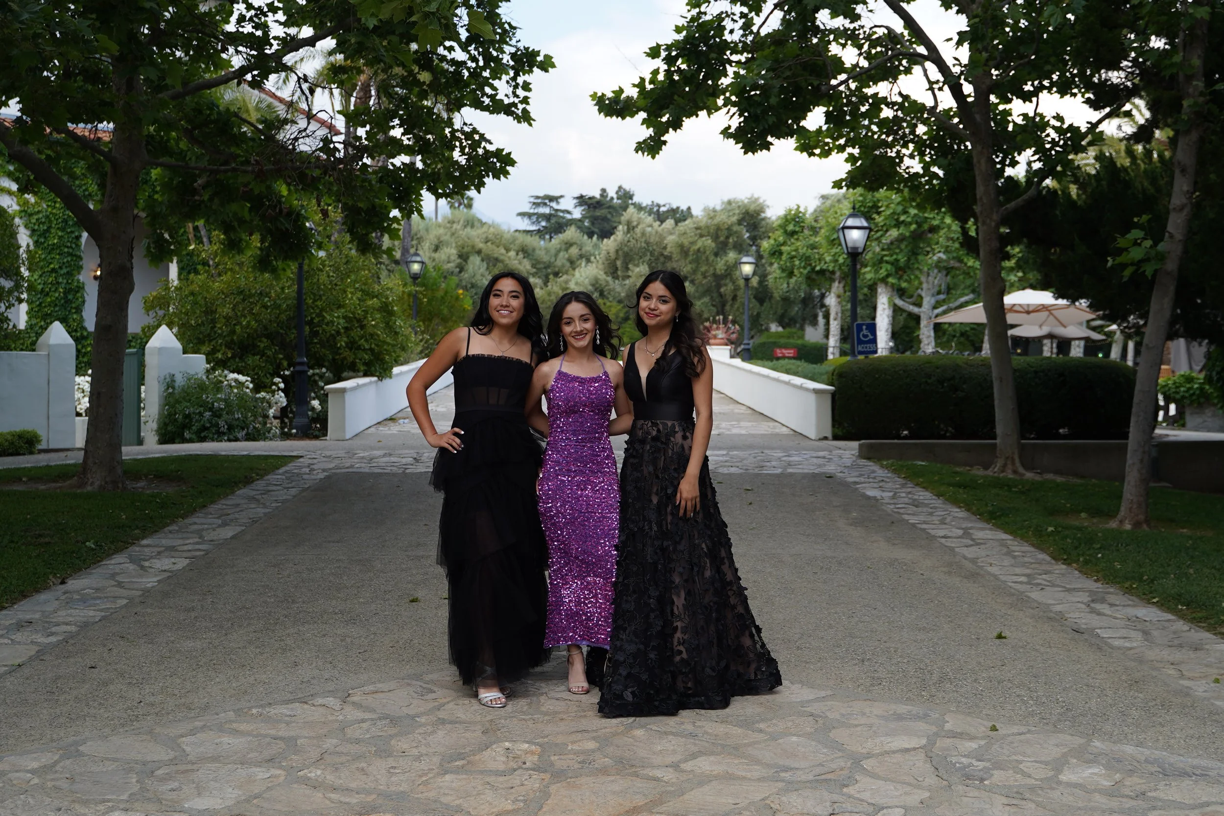 01 SHHS Prom 2023 Huskies.JPG